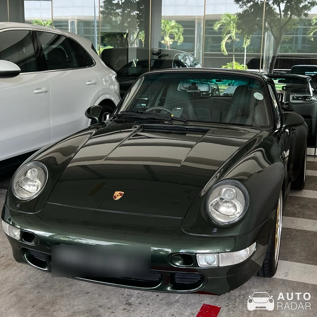 Porsche 964 Turbo Cabriolet spotted in Singapore