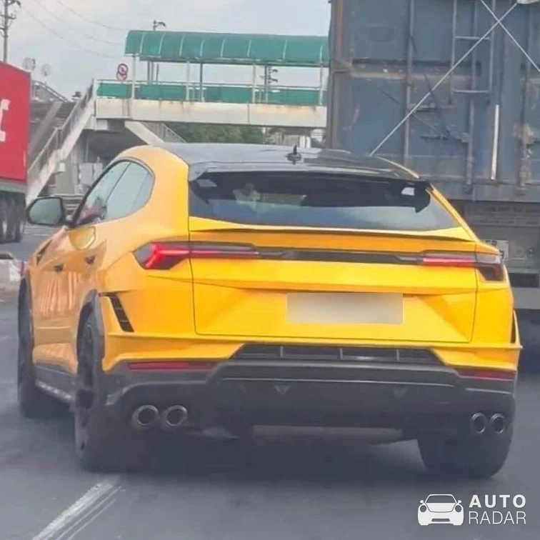 Lamborghini Urus Performante spotted in Hải Dương