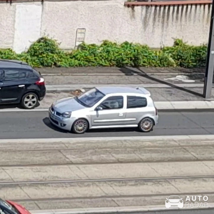 Renault Clio II RS spotted in Bron, France