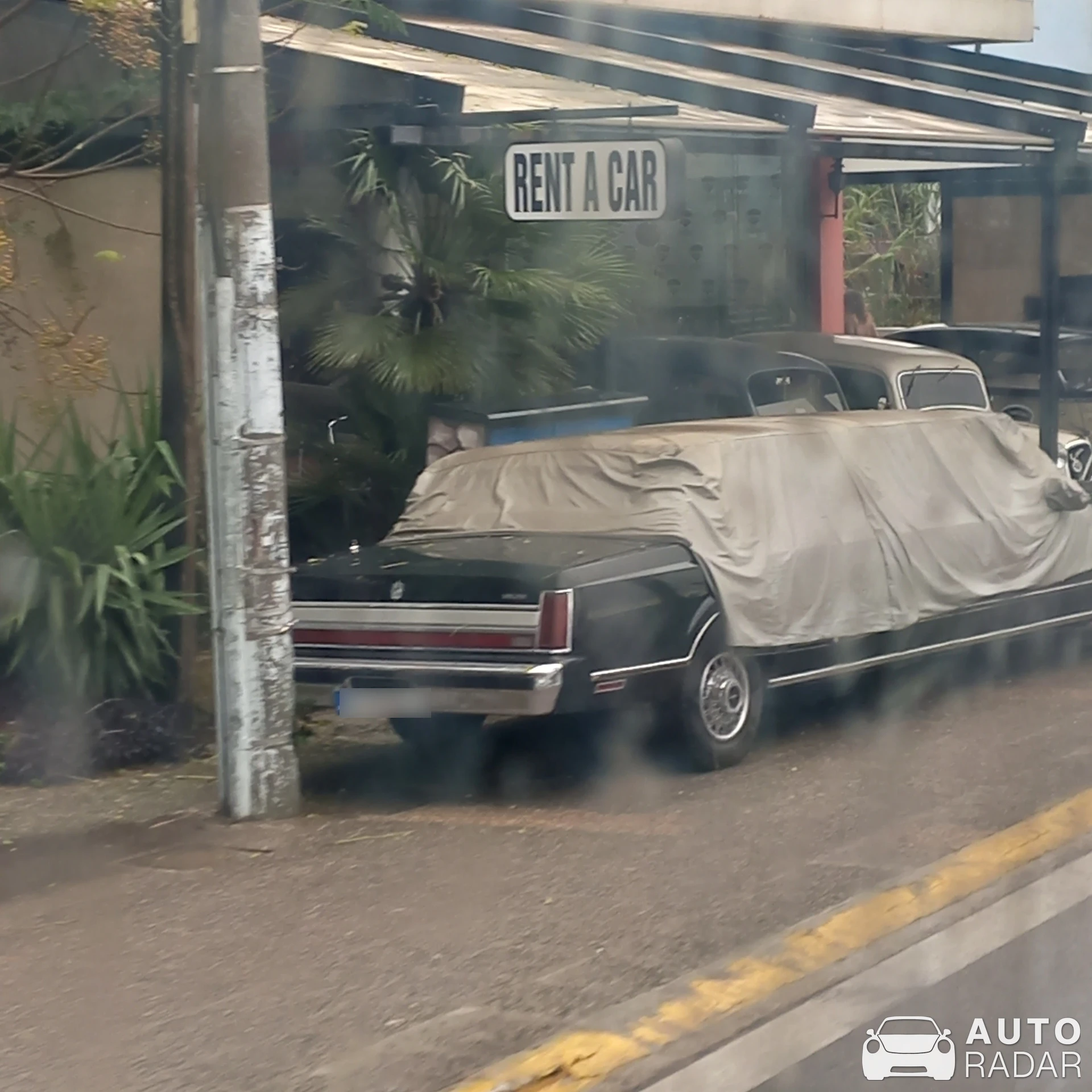 Lincoln Continental Mark V spotted in Alimos, Greece
