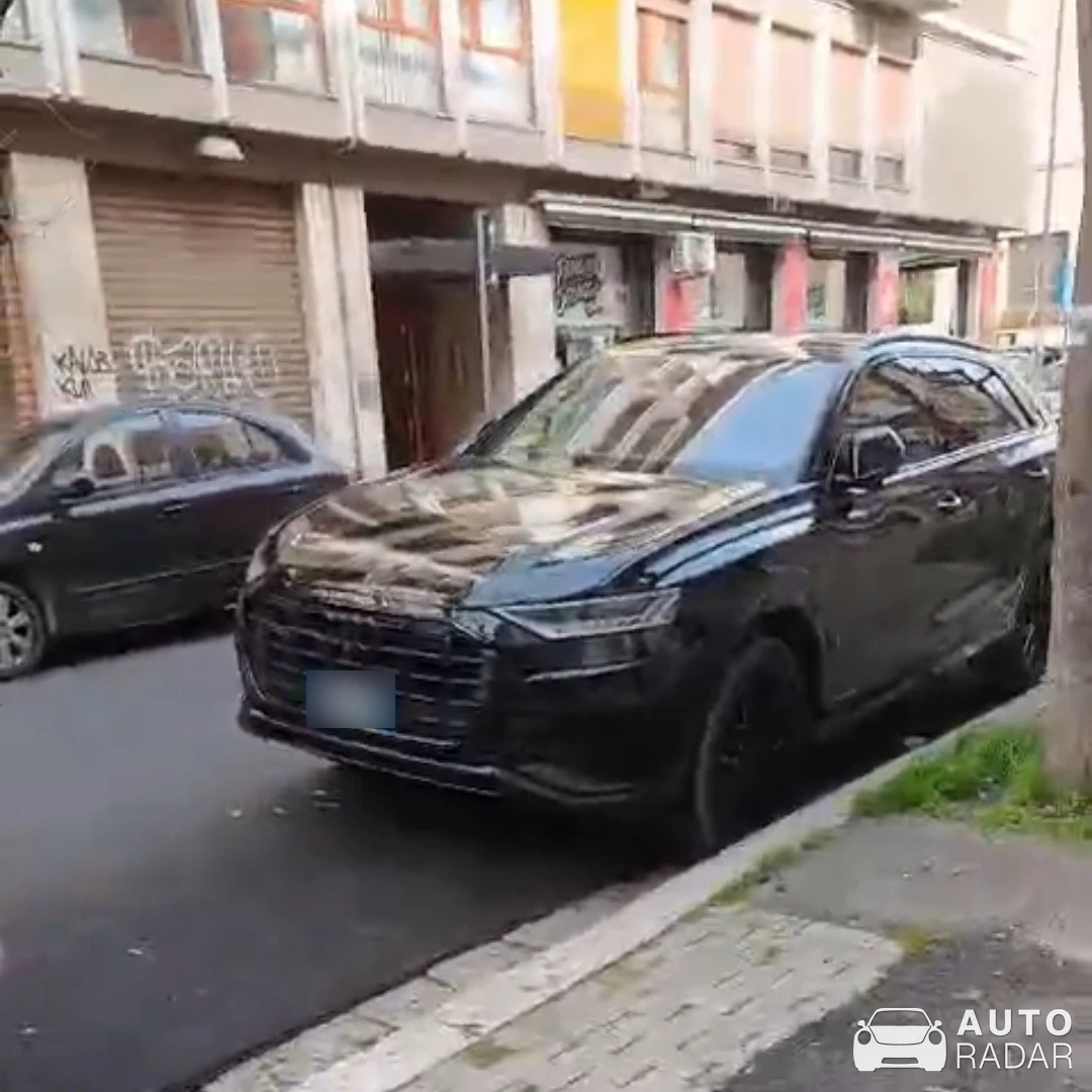 Audi S Q8 spotted in Foggia
