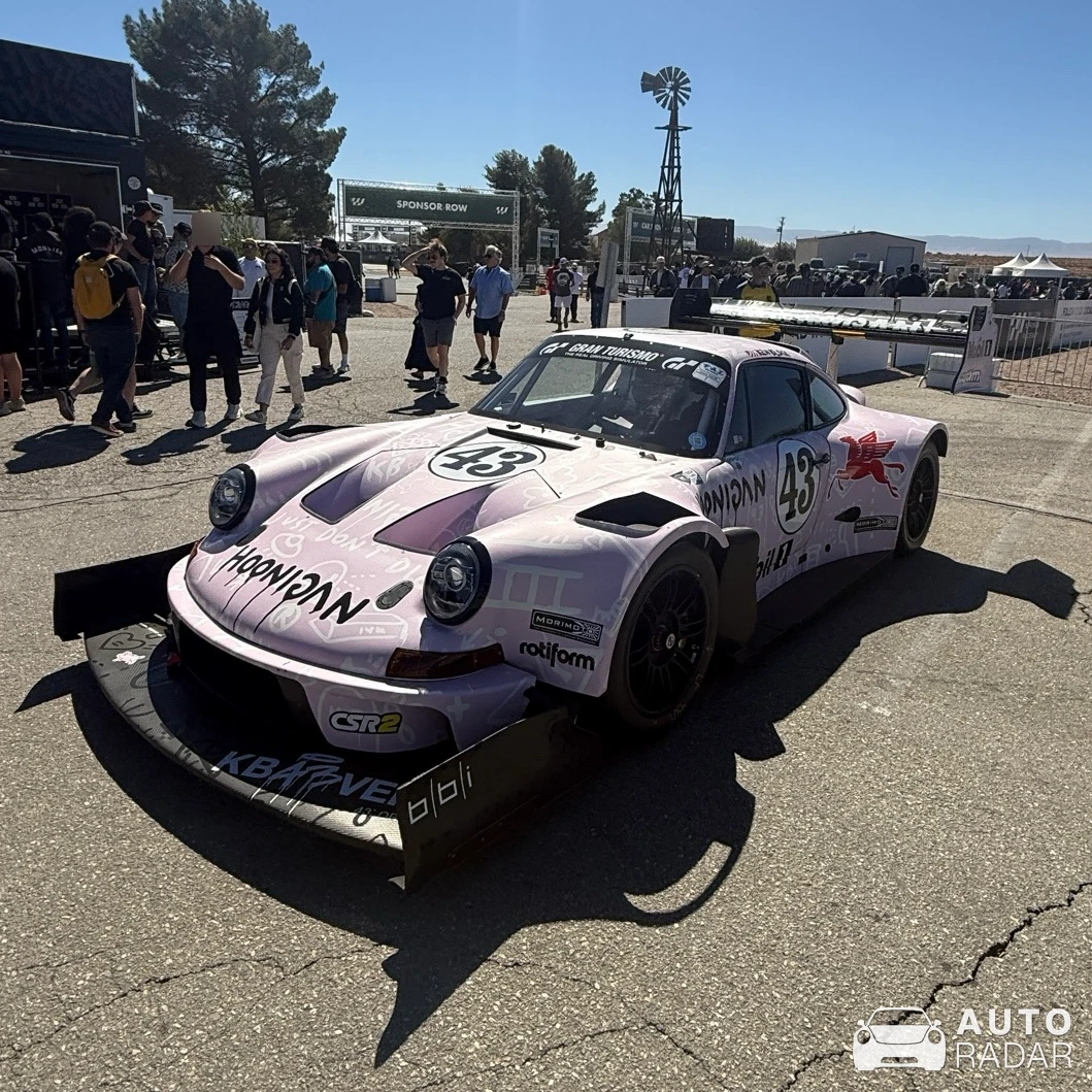 Porsche 911 SVRSR Hoonipigasus spotted in Rosamond
