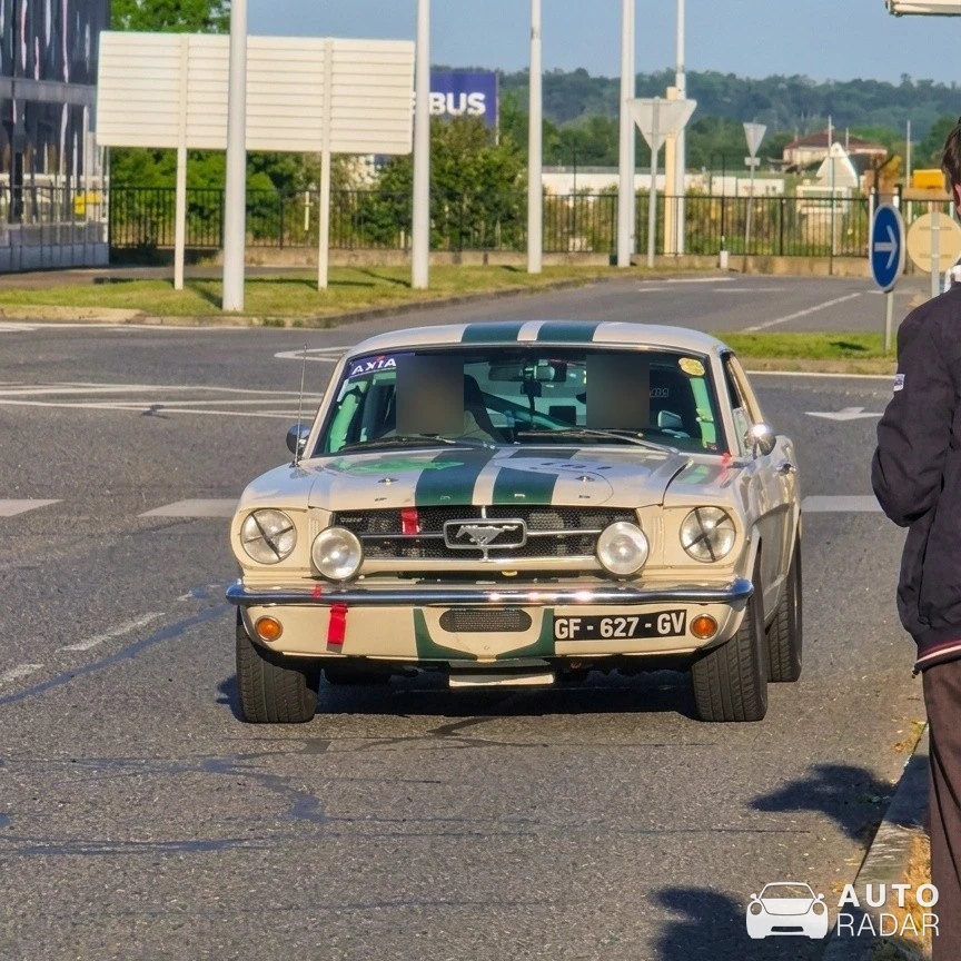 Ford Mustang 289 V8 spotted in Blagnac