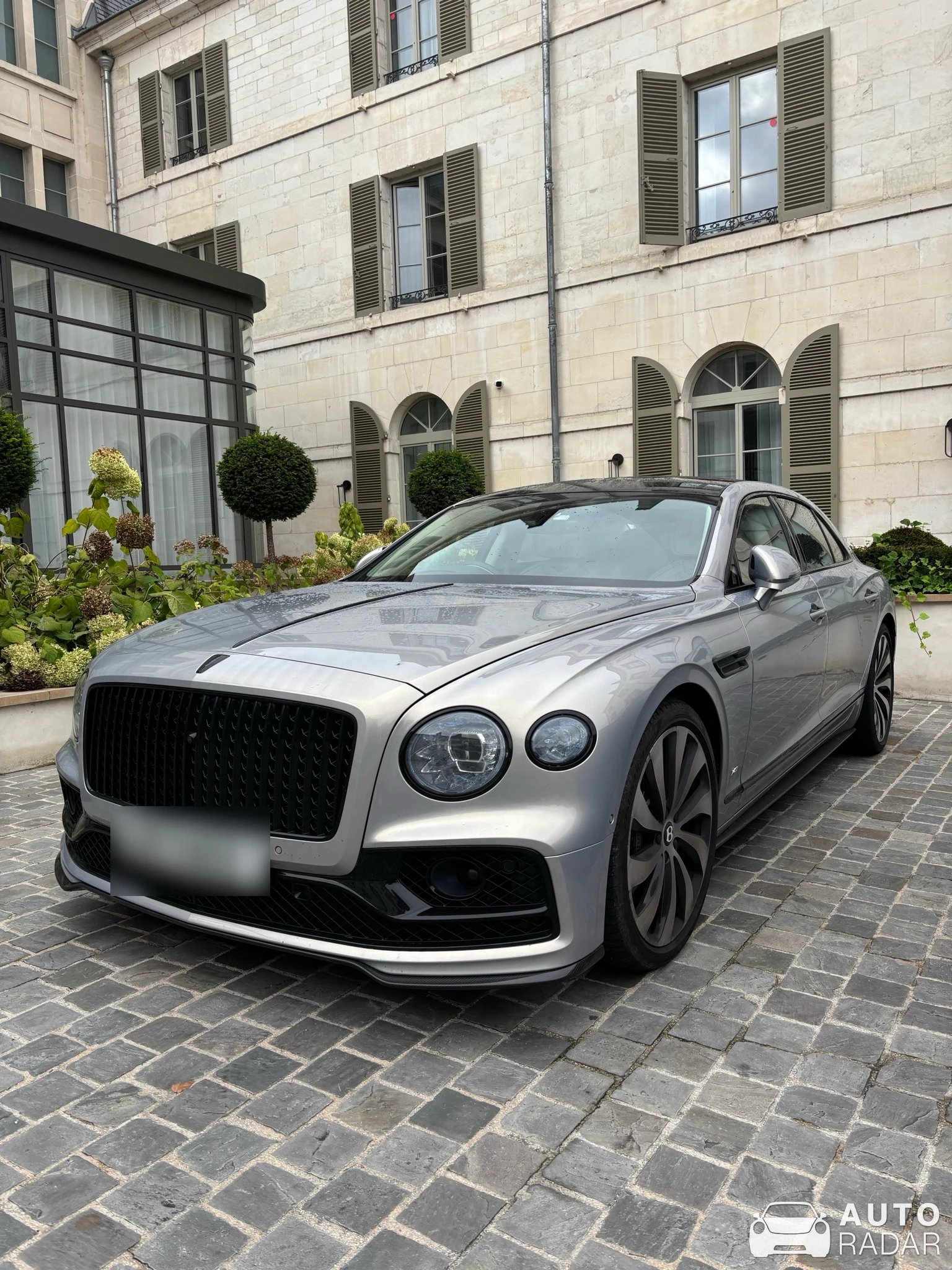 Bentley Flying Spur V8 2021 First Edition spotted in Pont-Sainte-Marie