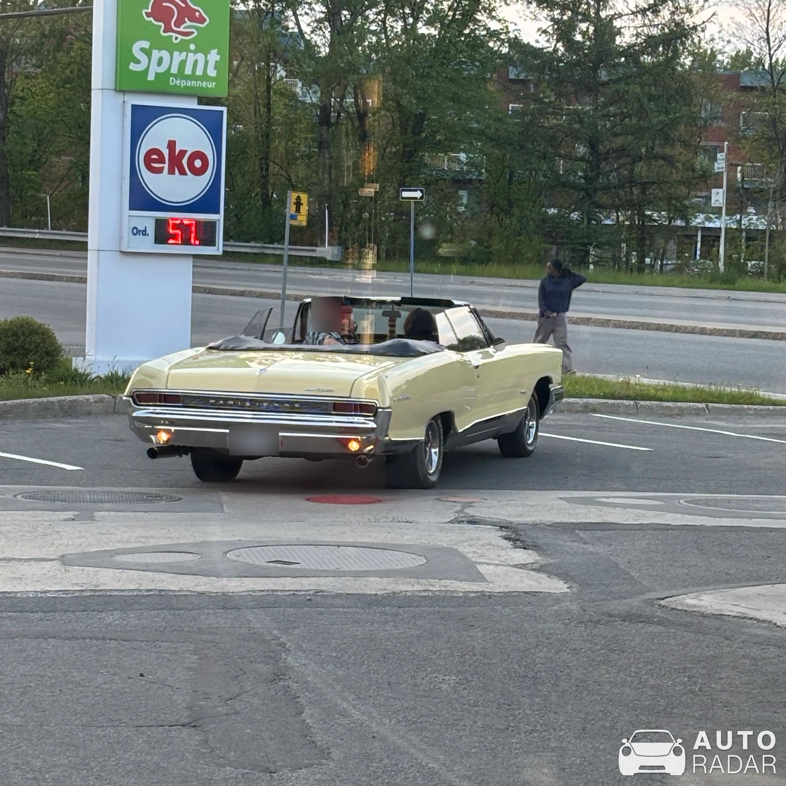 Pontiac Parisienne Sport spotted in Québec