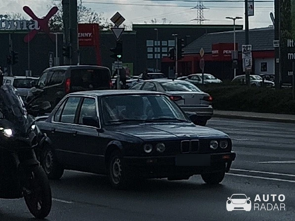 BMW 3 Series E30 spotted in Szeged