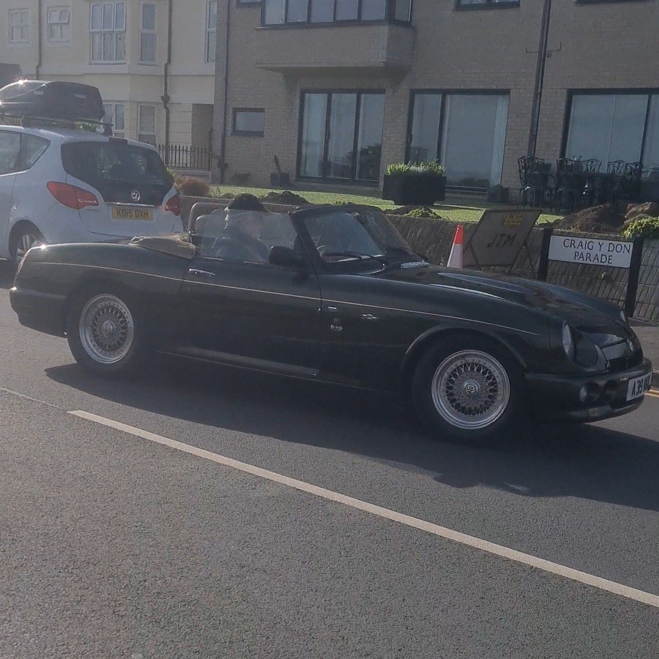 MG RV8