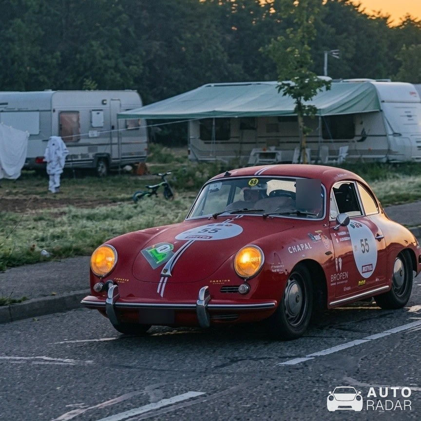 Porsche 356 SC spotted in Blagnac