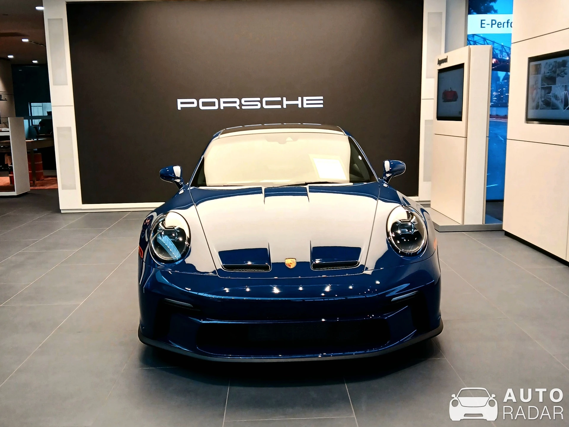 Porsche 992 GT3 Touring MkI spotted in West Des Moines, United States
