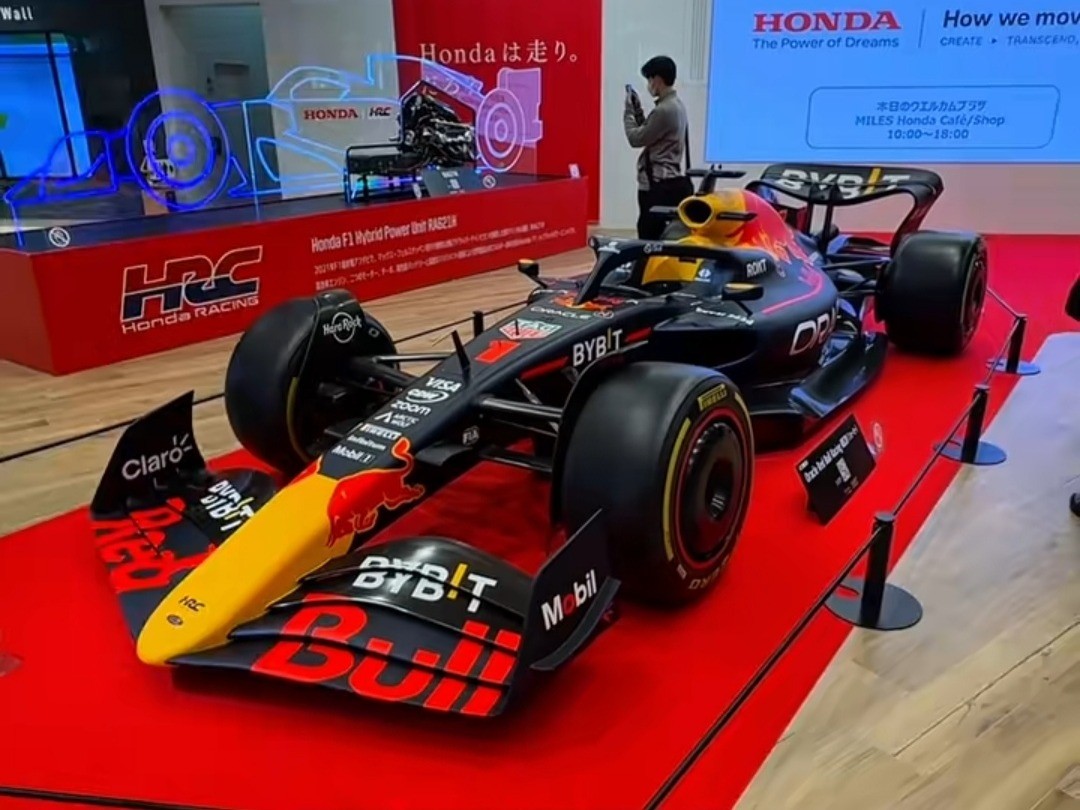 Red Bull Racing RB18
