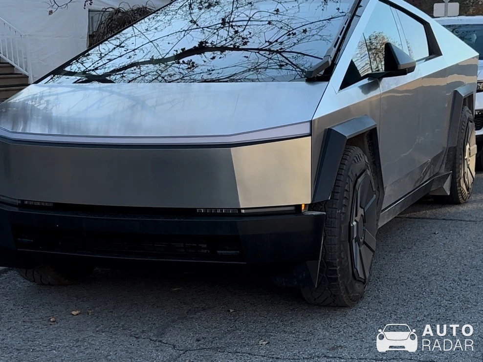 Tesla Cybertruck spotted in Terrebonne, Canada