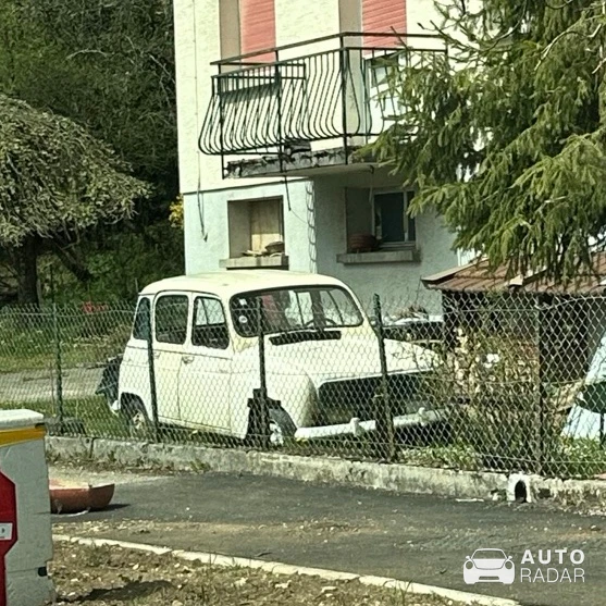 Renault 4 GTL spotted in La Cluse-et-Mijoux