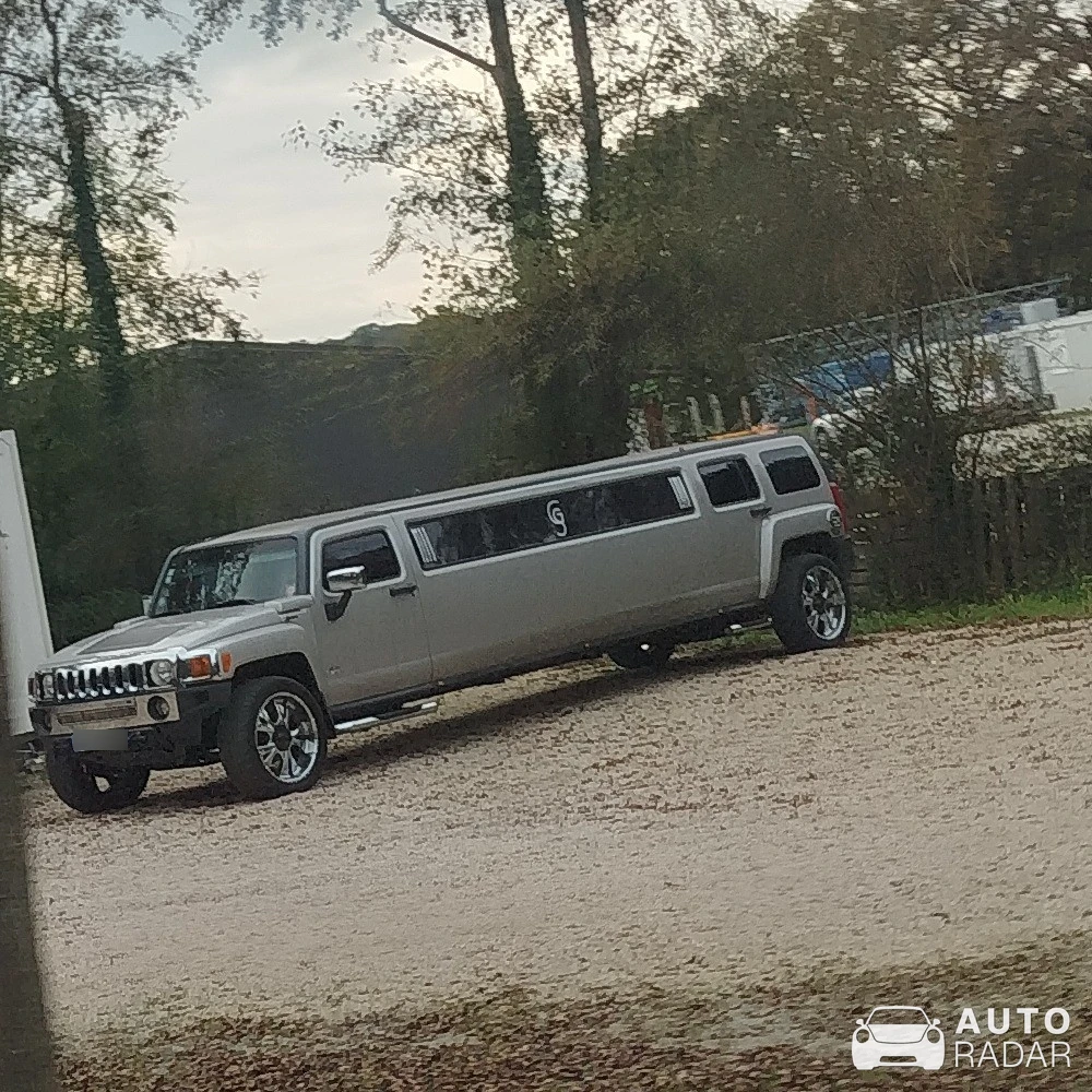Hummer H3 spotted in Theix-Noyalo, France