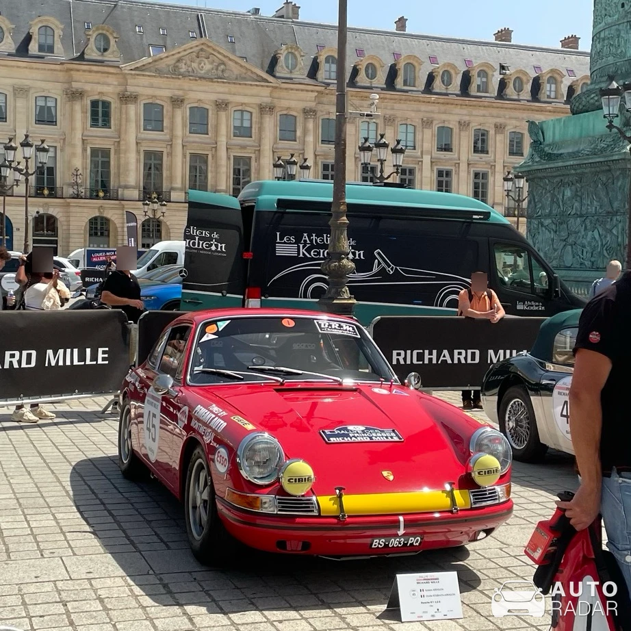 Porsche 911 T 2.2 spotted in Paris
