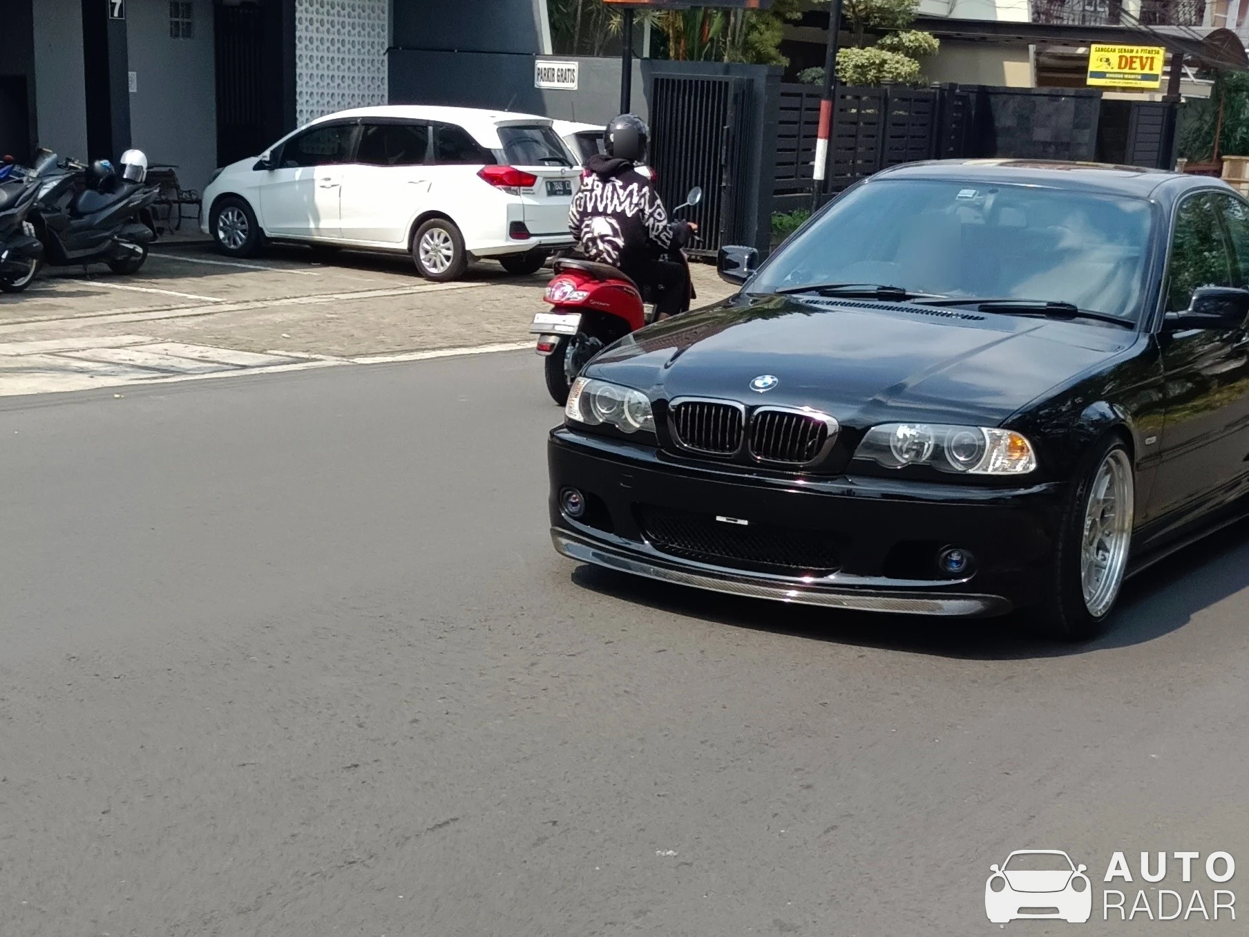 BMW 3 Series E46 spotted in Malang