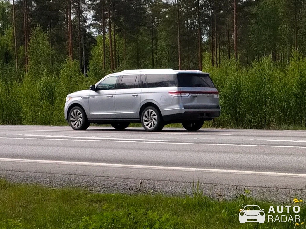 Lincoln Navigator spotted in Leivonmäki