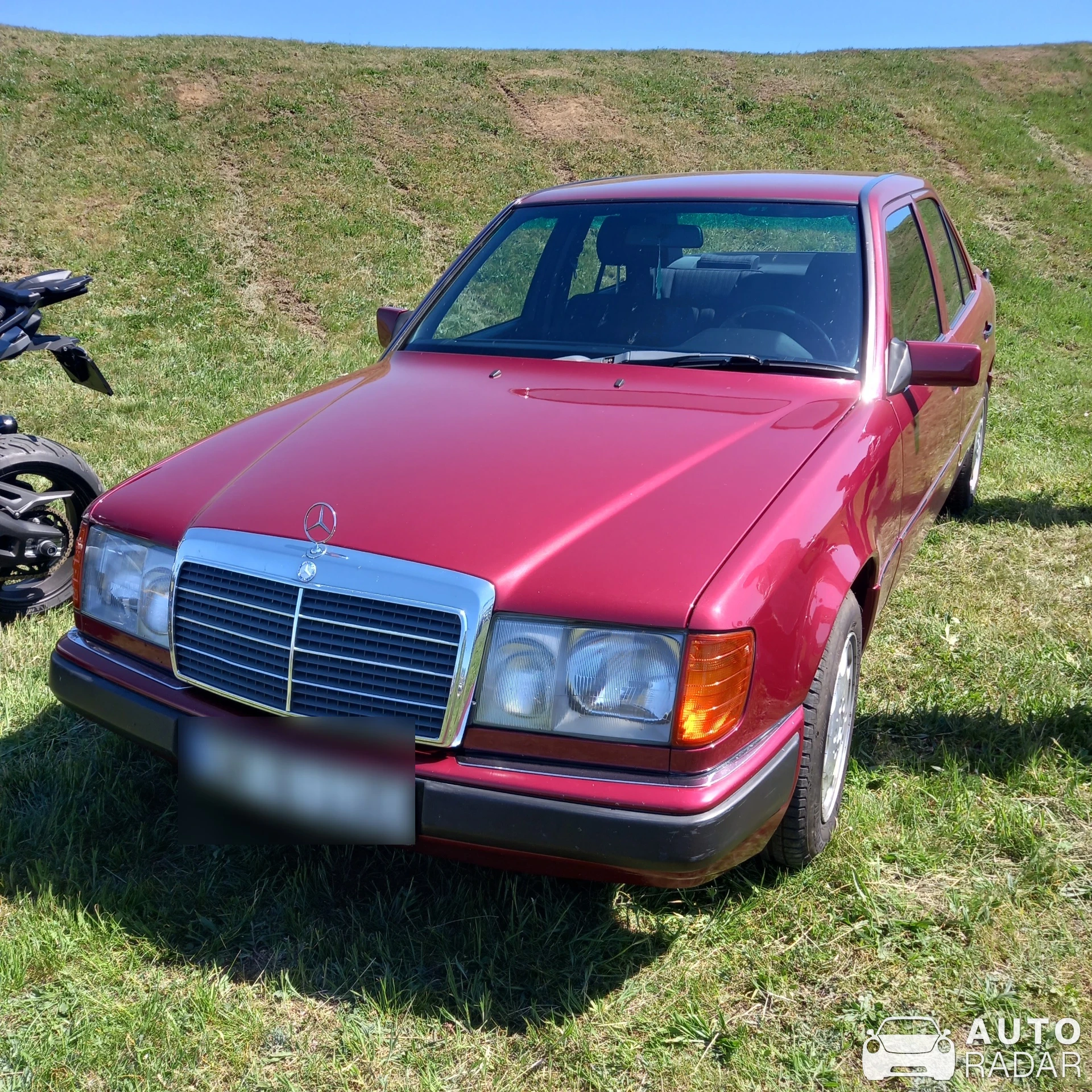 Mercedes-Benz 280E W123 spotted in Biharia