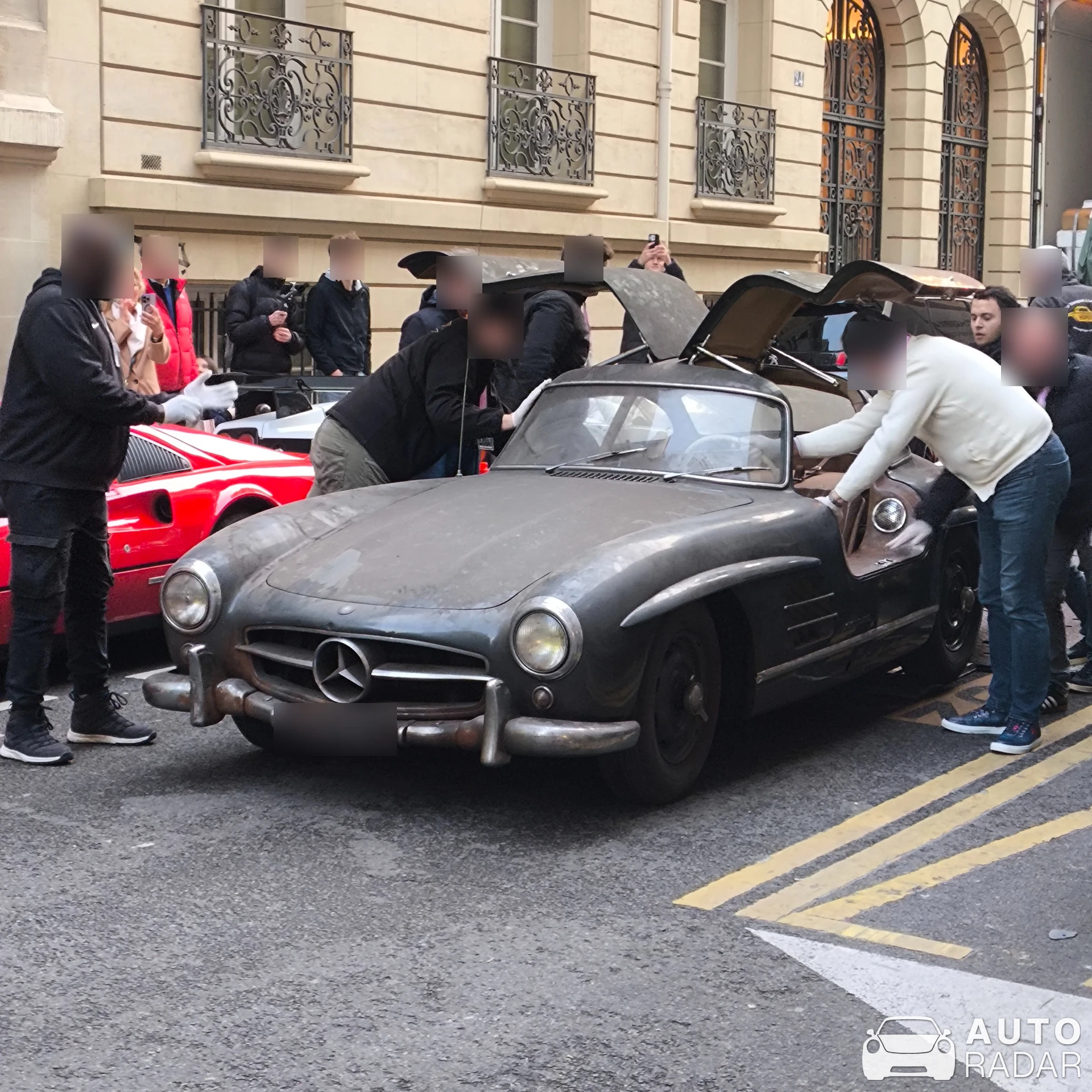 Mercedes-Benz 300SL Gullwing spotted in Paris, France
