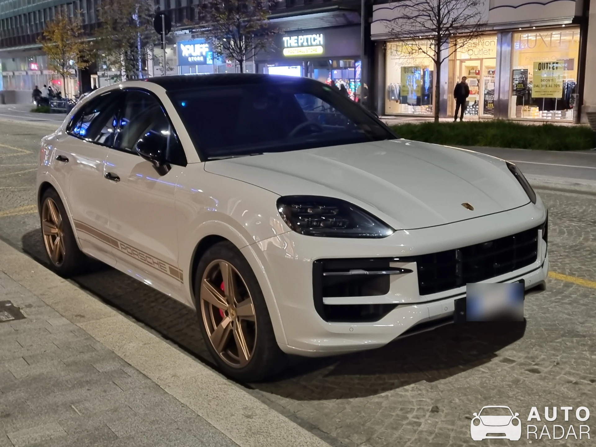 Porsche Cayenne Coupé spotted in Milano, Italia