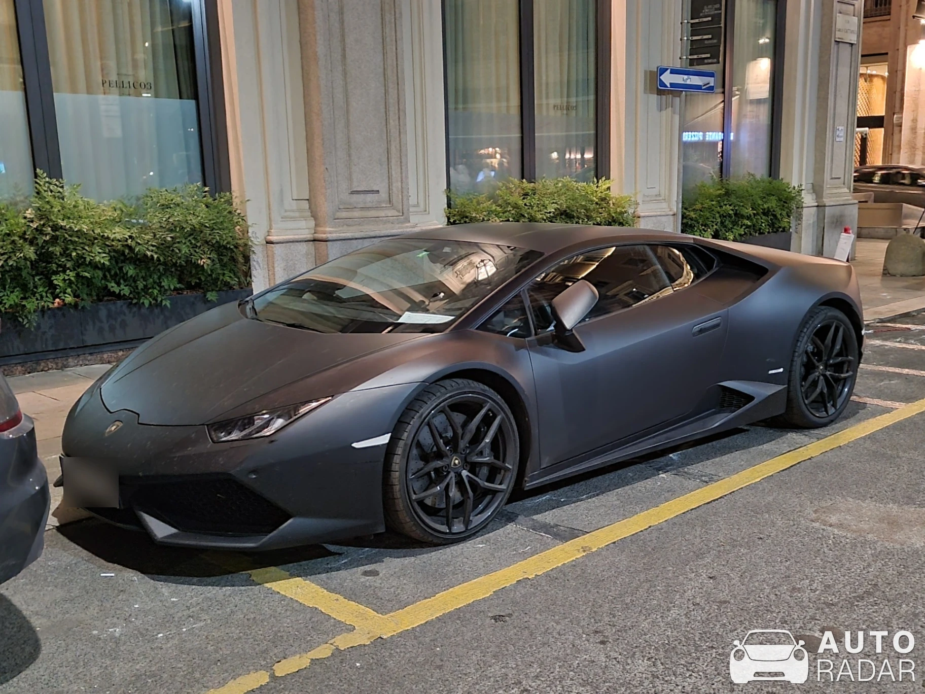 Lamborghini Huracán LP610-4 spotted in Milano, Italia