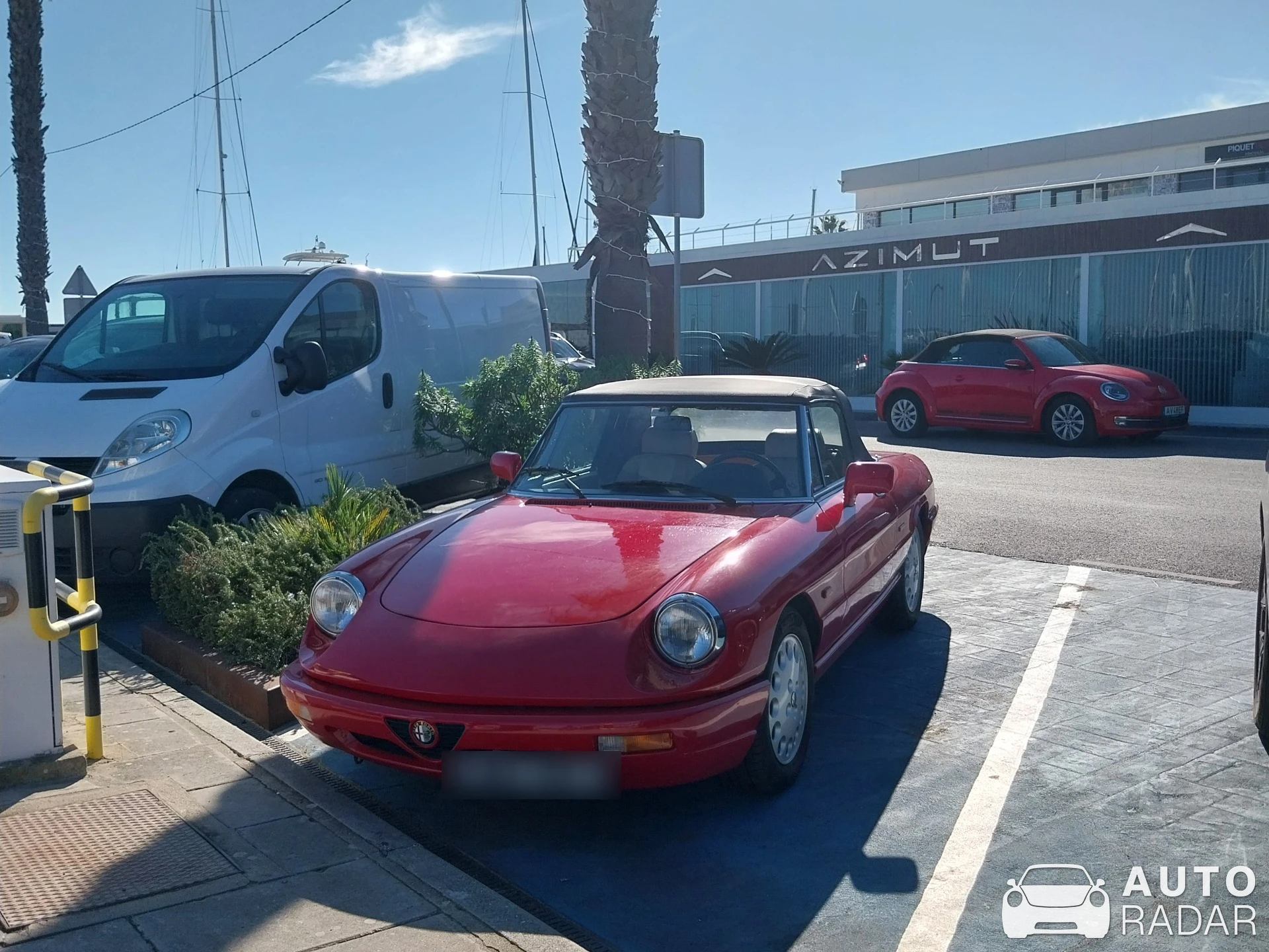 Alfa Romeo Spider 2.0i spotted in Cascais, Portugal