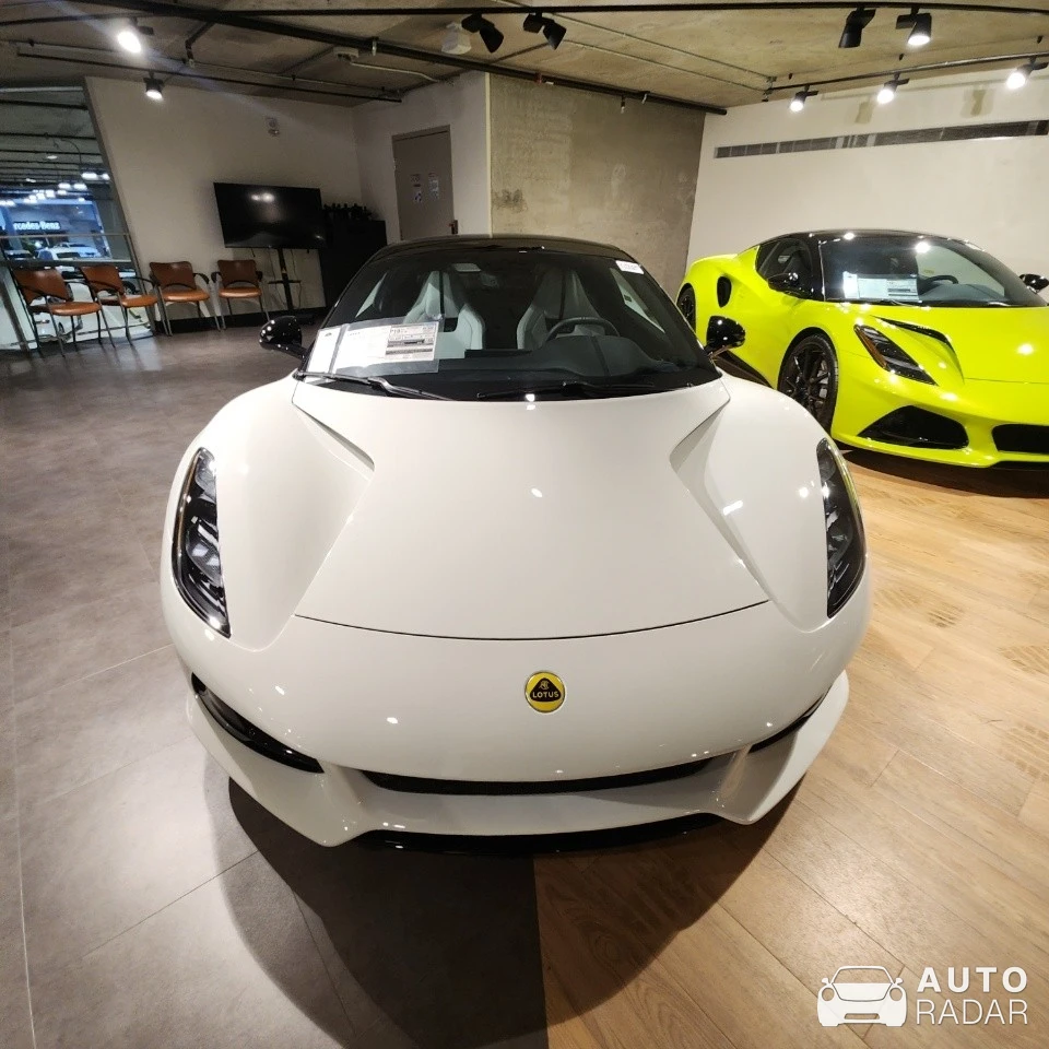 Lotus Emira V6 First Edition spotted in Honolulu, United States