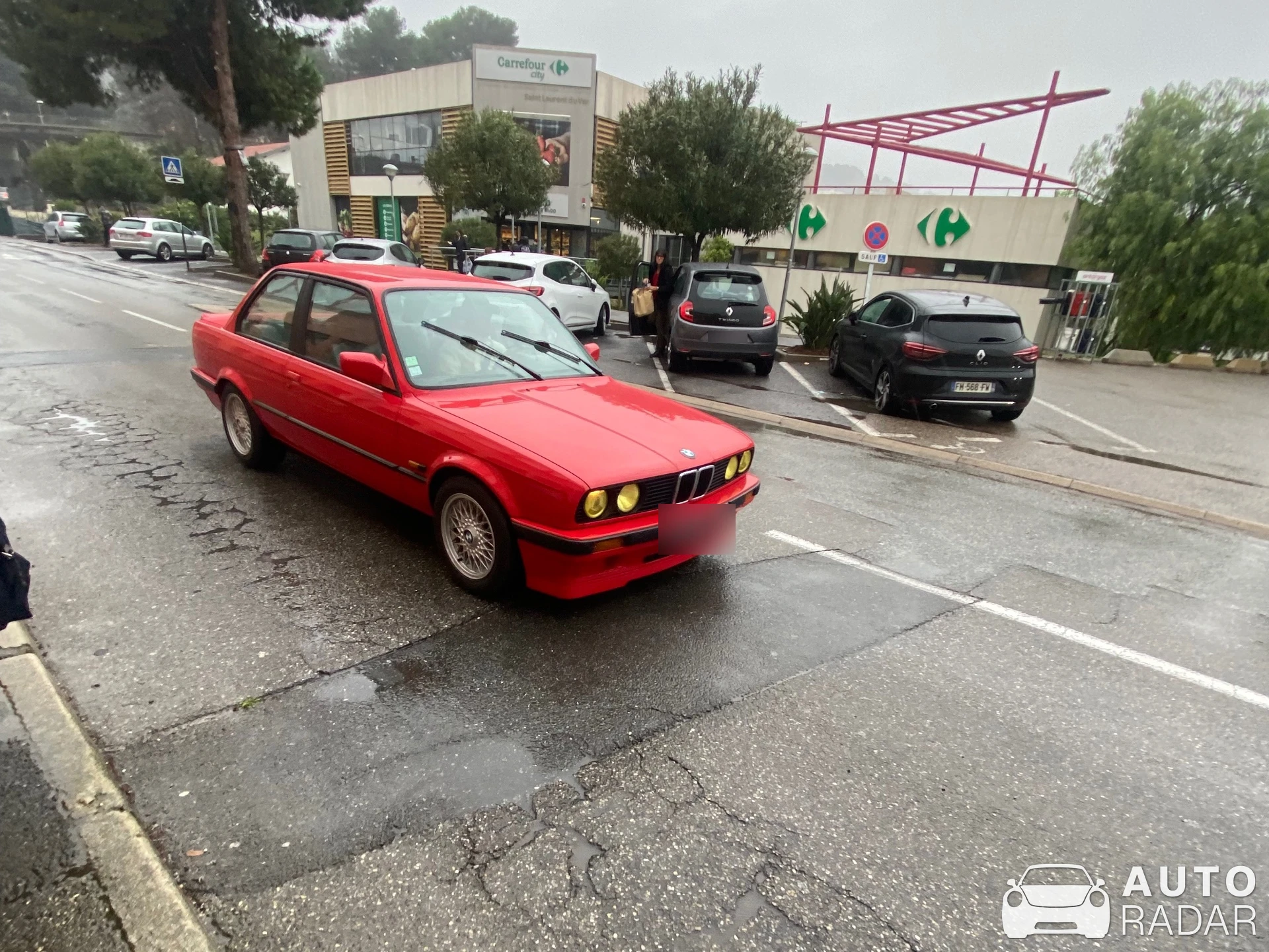 BMW 3 Series E30 spotted in Saint-Laurent-du-Var, France