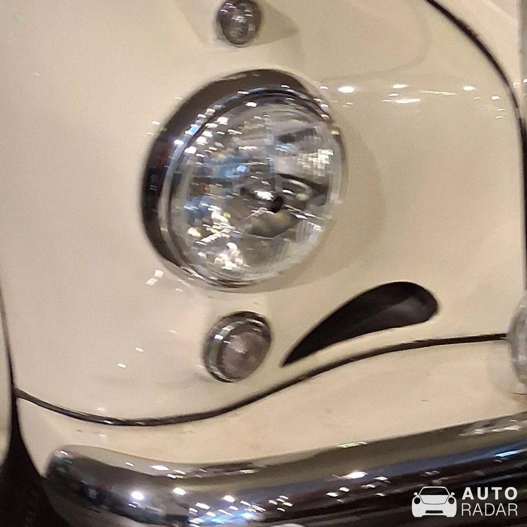 Daimler Conquest spotted in Athina