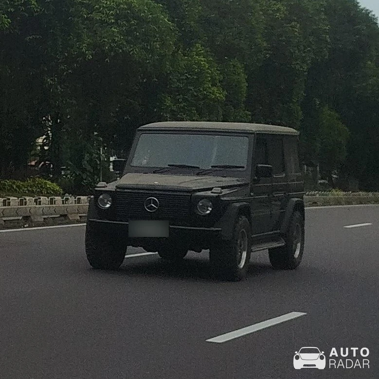Mercedes-Benz 280 GE AMG spotted in Jakarta