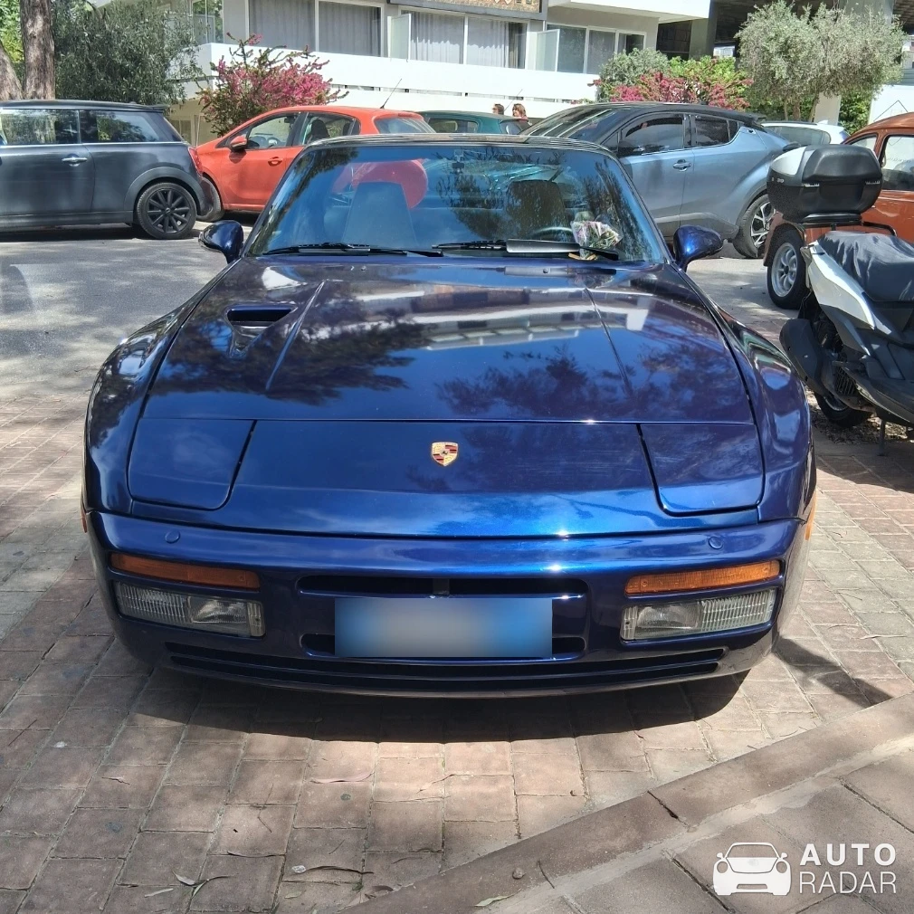 Porsche 944 Turbo spotted in Glyfada, Greece