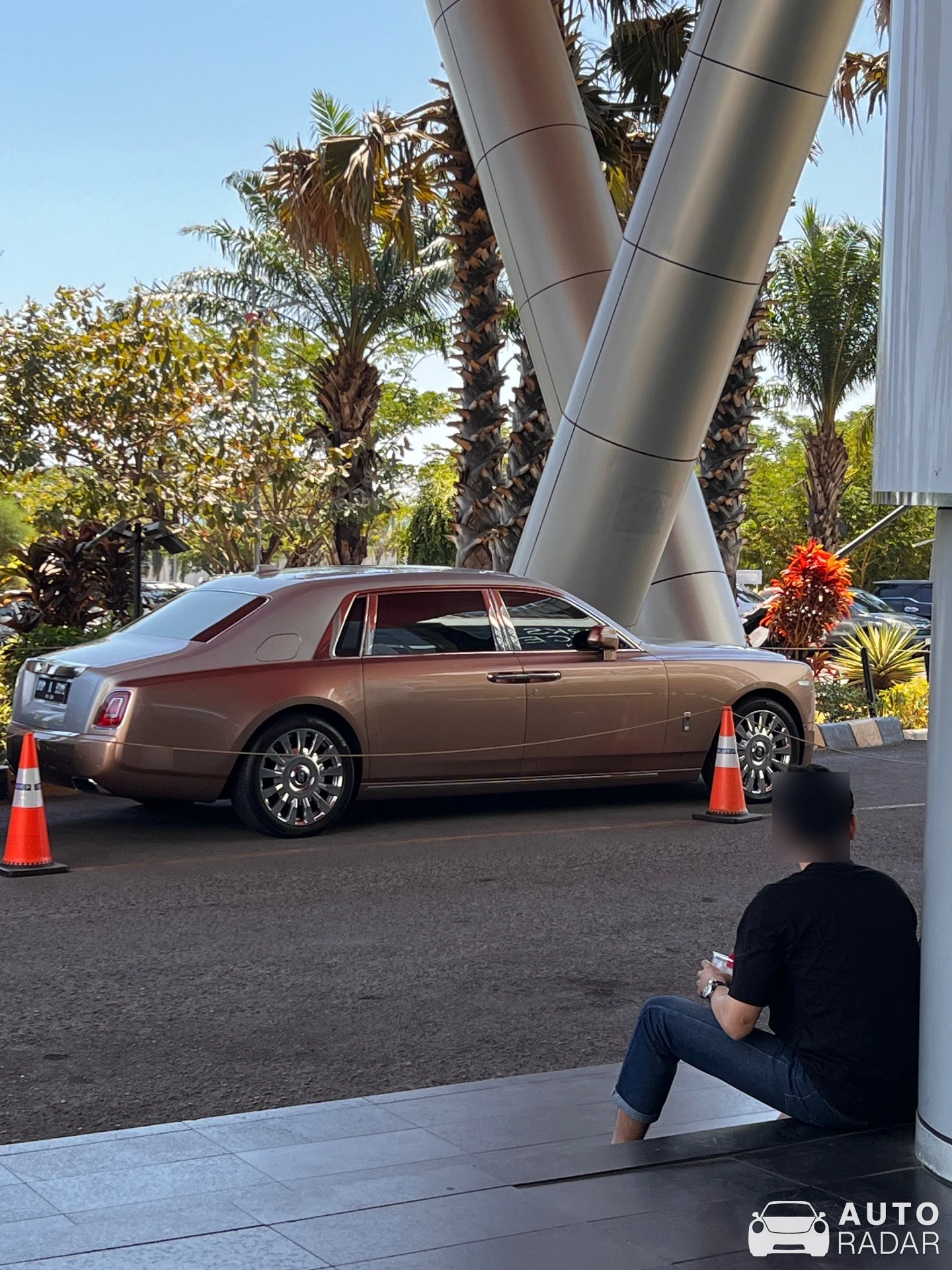 Rolls-Royce Phantom VIII spotted in Kota Makassar, Indonesia
