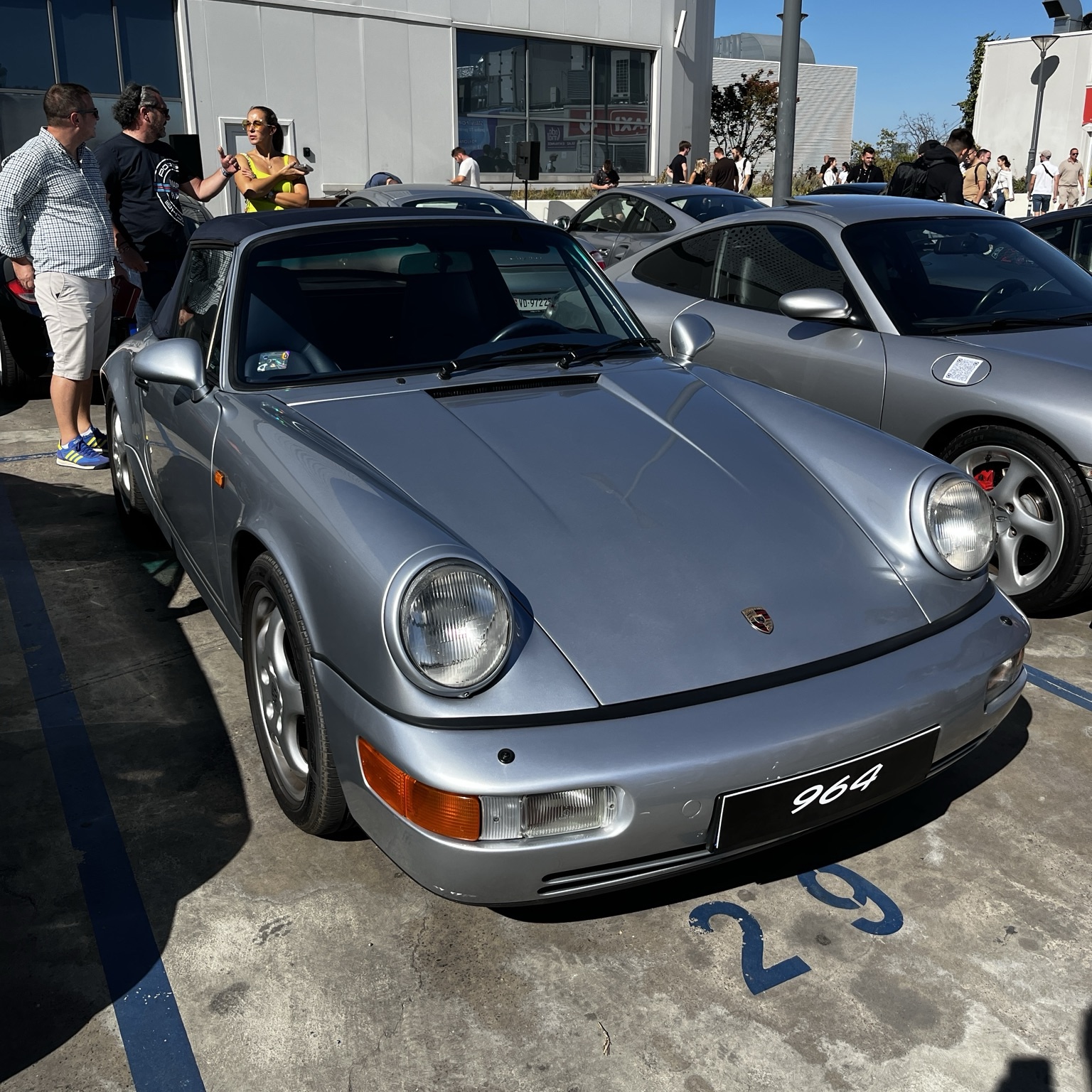 Porsche 964 Carrera 4 Cabriolet