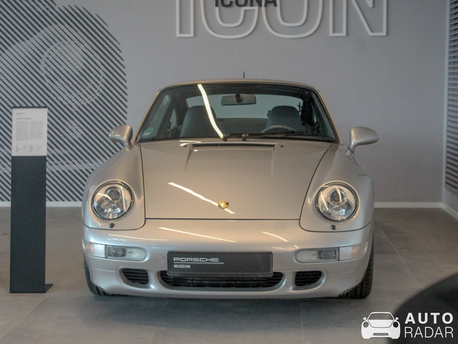 Porsche 993 Turbo spotted in Brescia, Italy