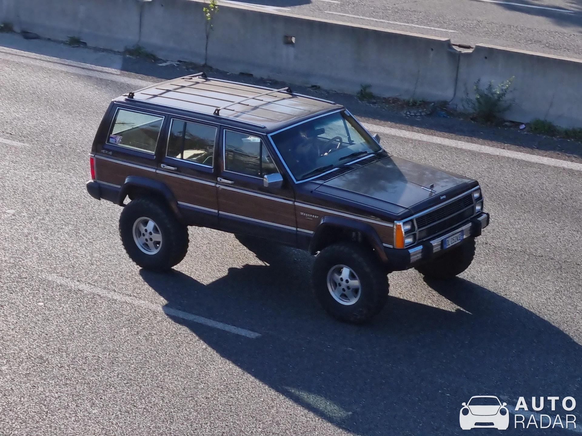 Jeep Cherokee spotted in Milano, Italia