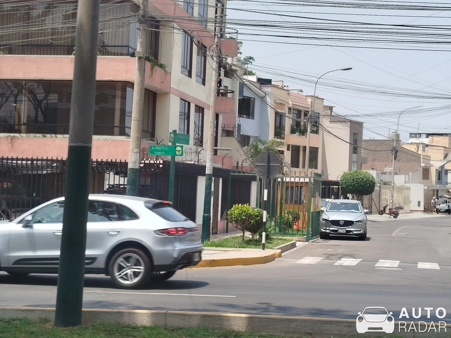 Porsche Macan spotted in Lima, Peru