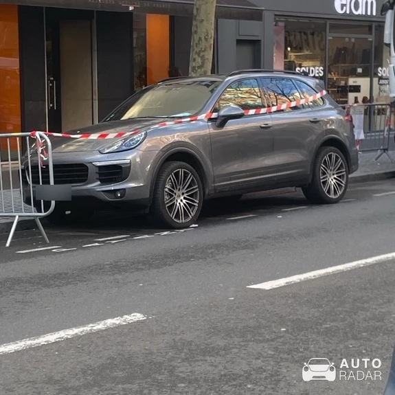 Porsche Cayenne spotted in Boulogne-Billancourt, France