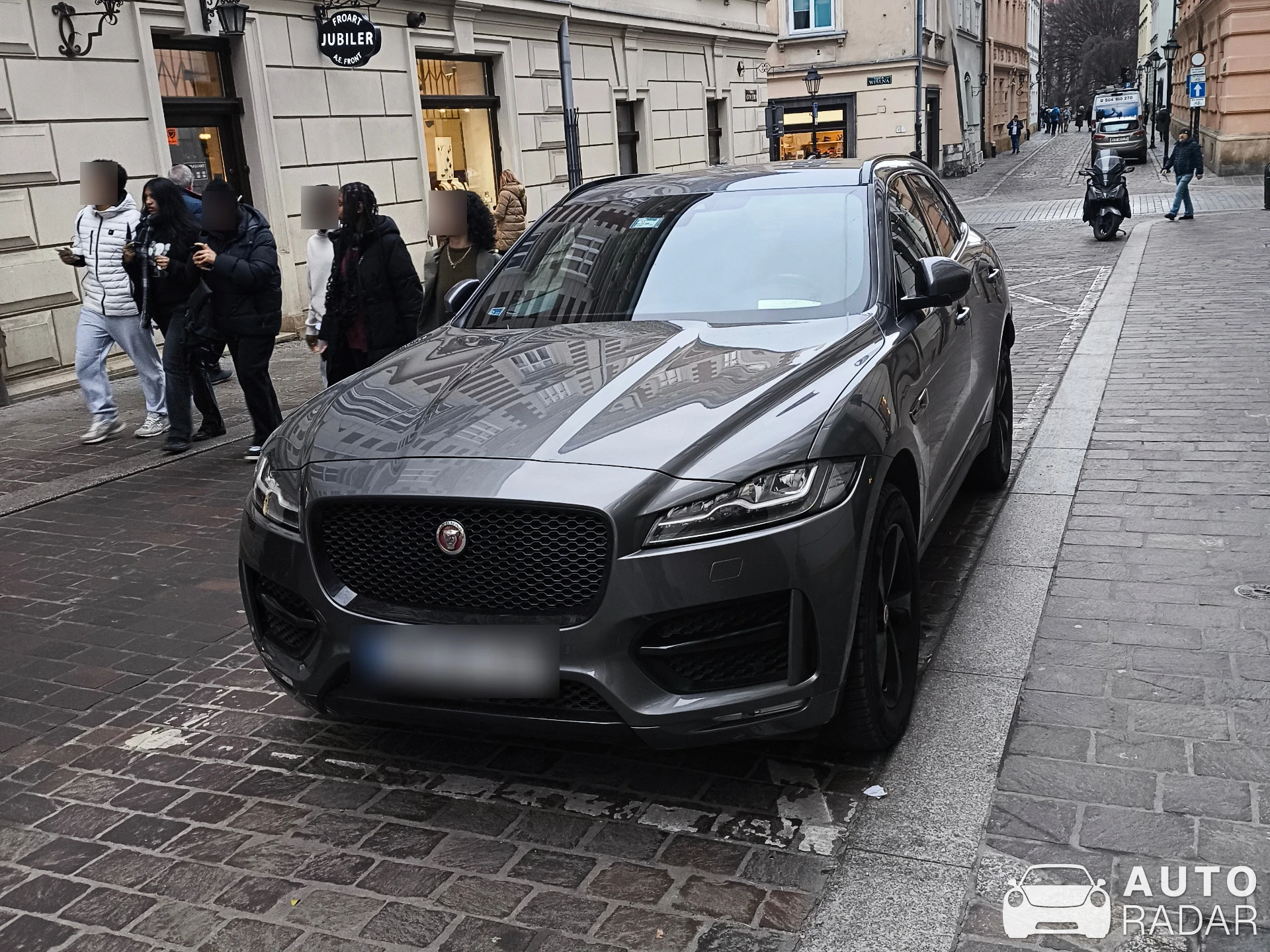 Jaguar F-PACE spotted in Kraków, Pologne