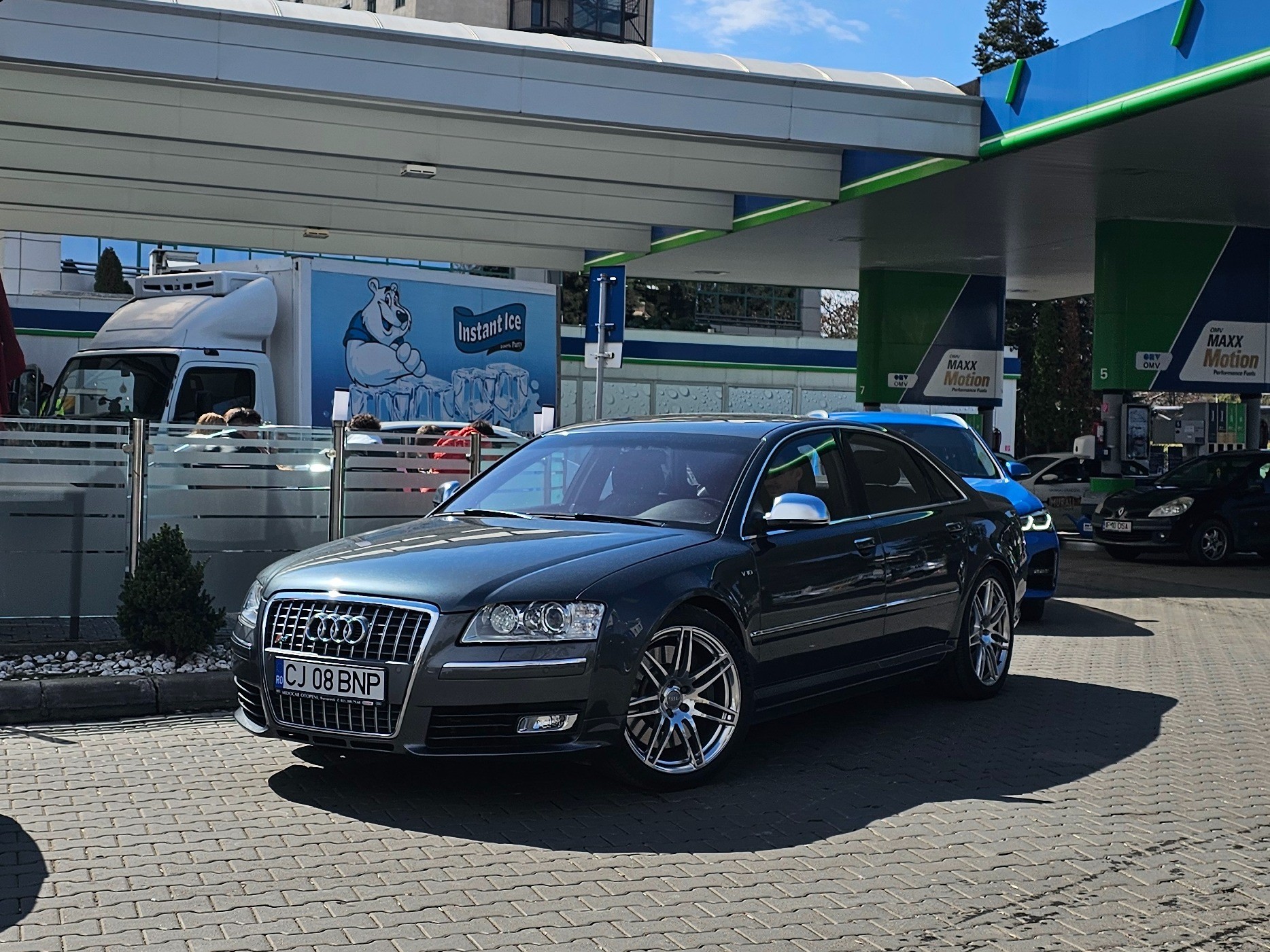 Audi S8 D3 V10