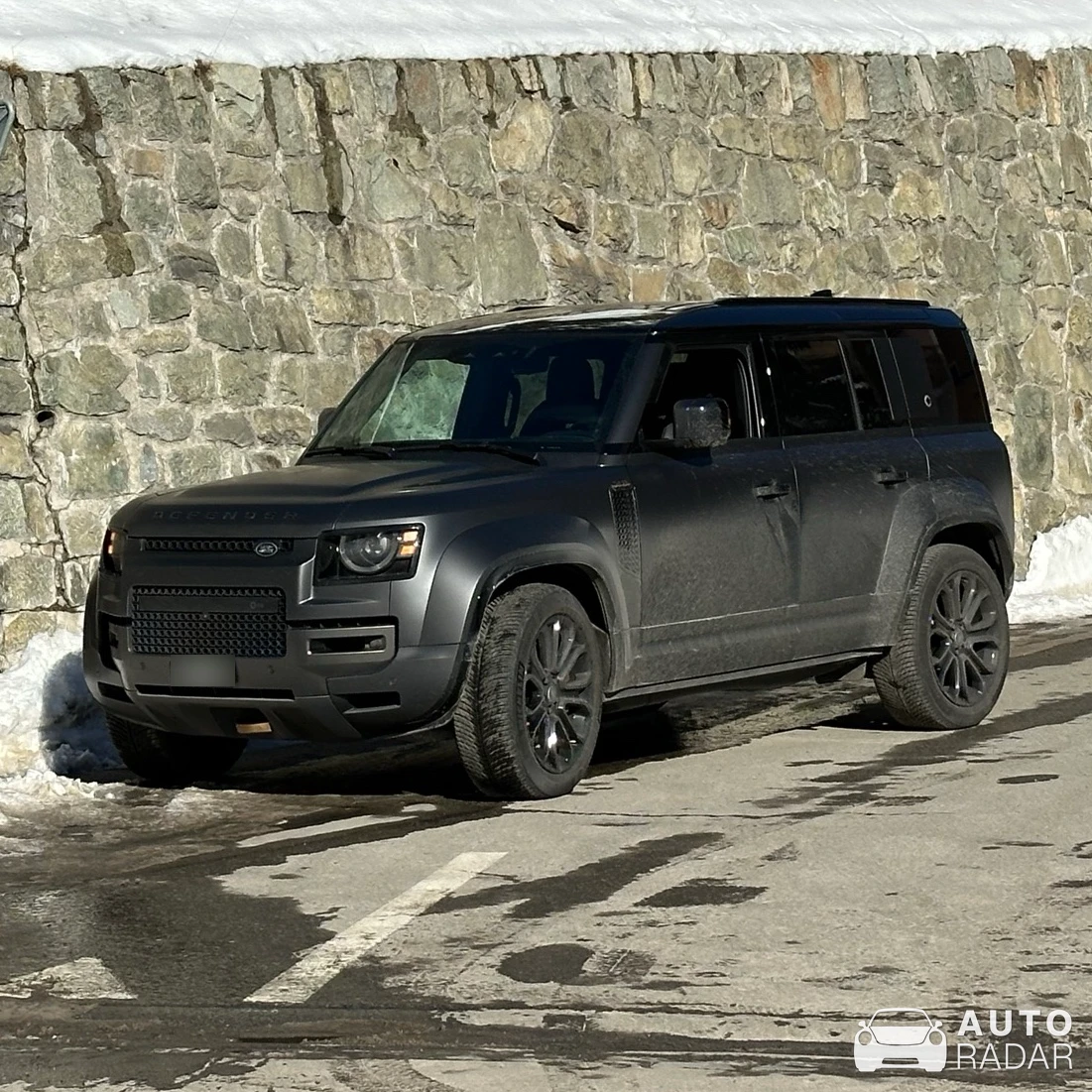 Land Rover Rover Defender 110 OCTA spotted in Sankt Moritz, Schweiz