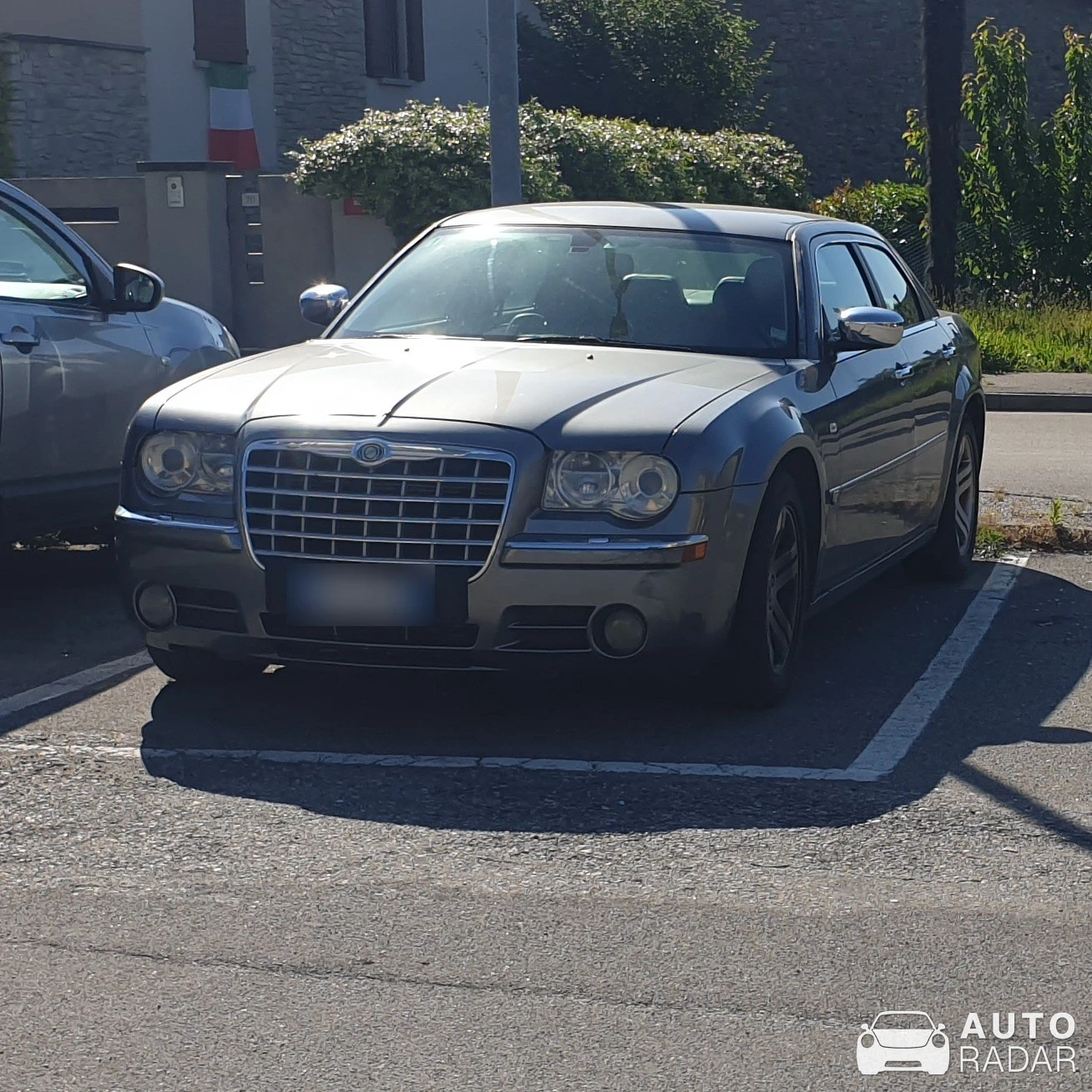 Chrysler 300C SRT8 2016 spotted in Adro