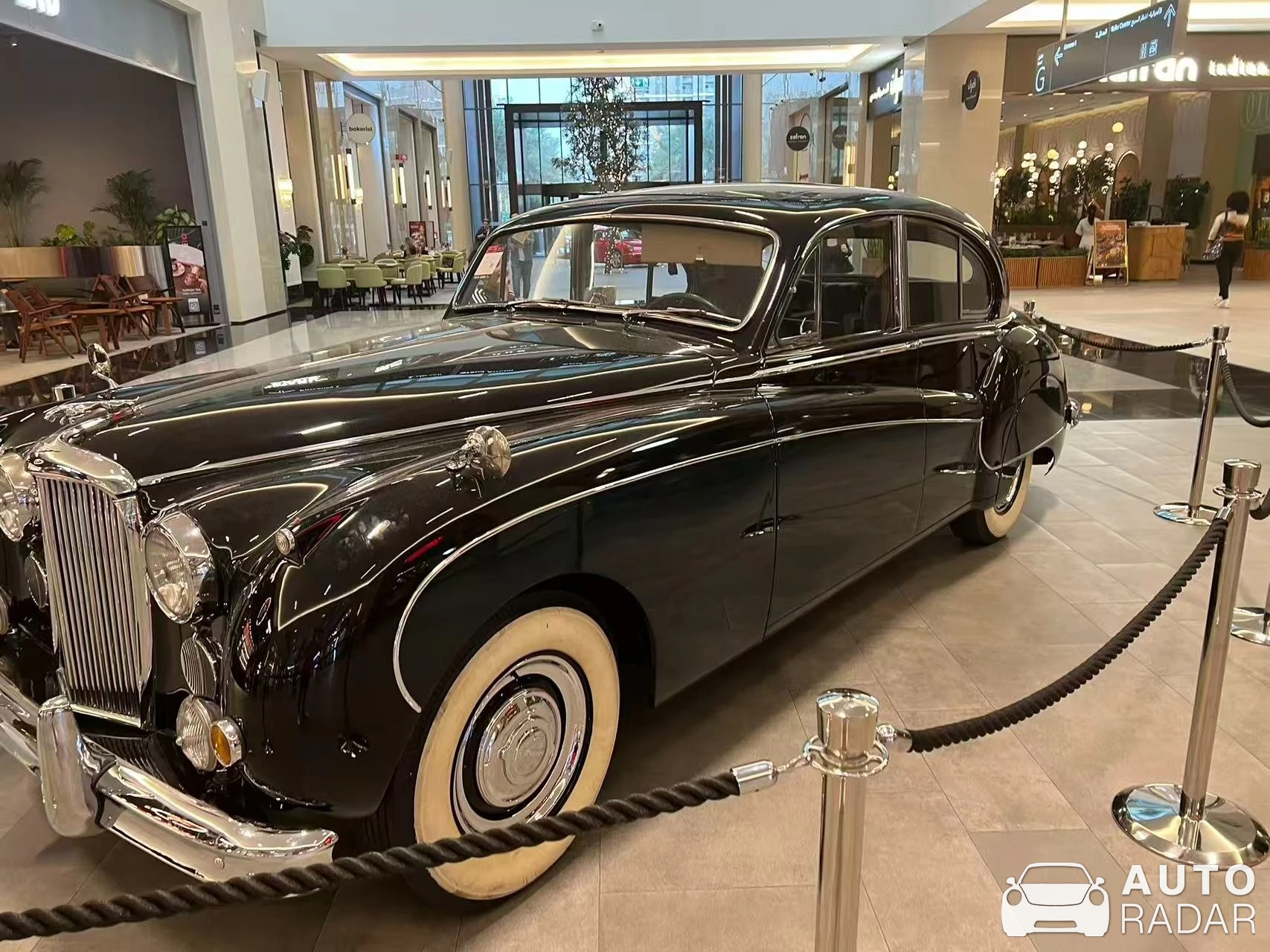 Jaguar Mark VIII spotted in Dubai
