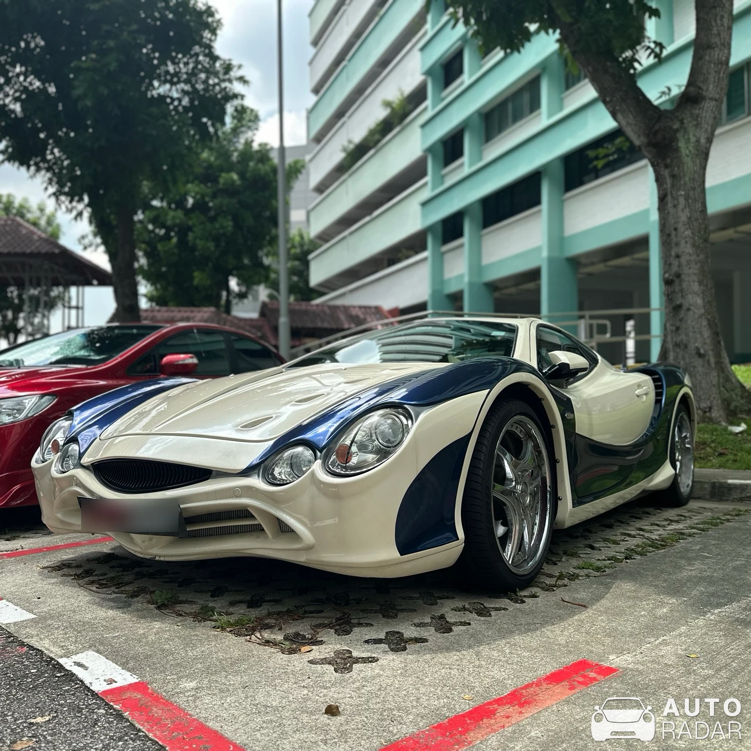Mitsuoka Orochi spotted in Singapore