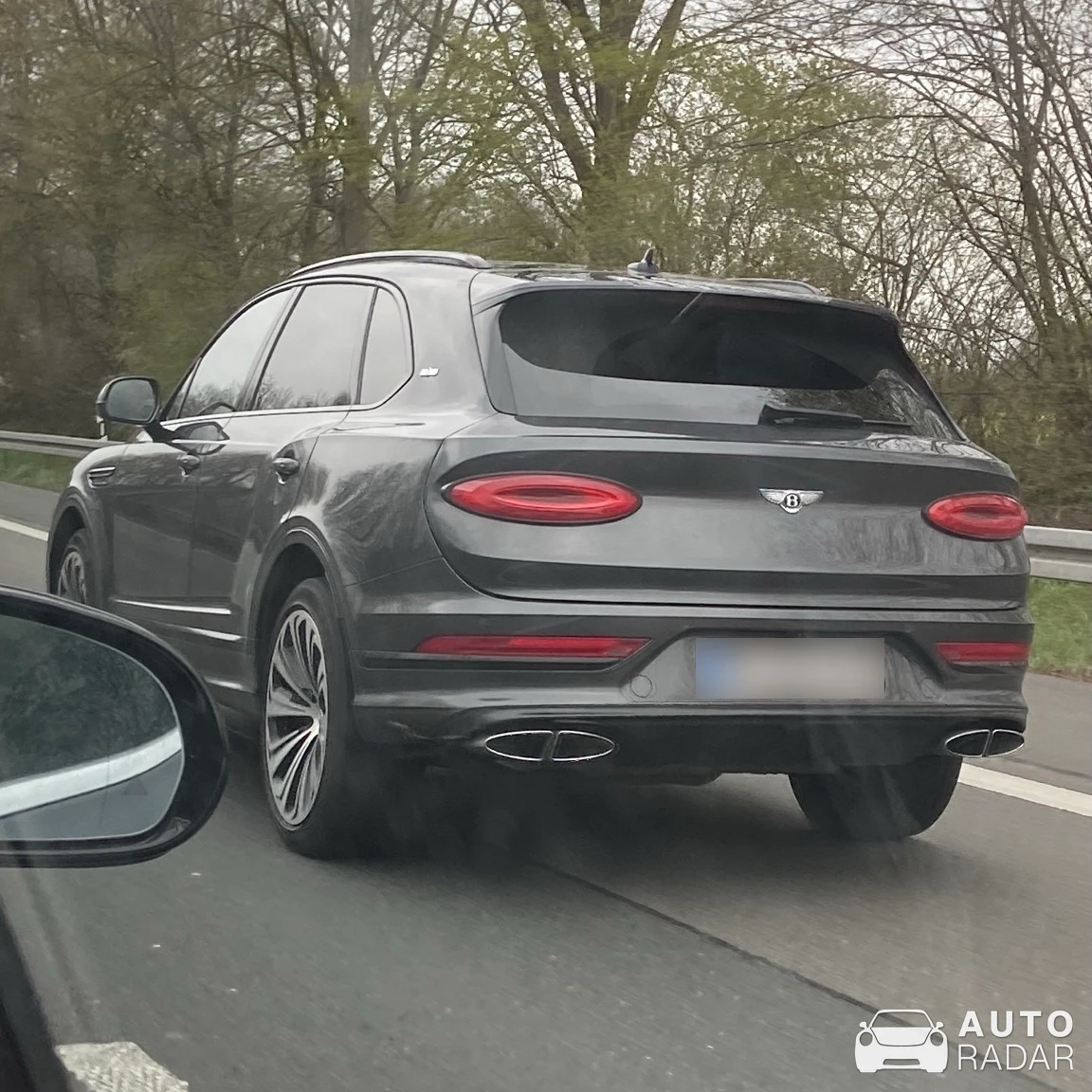 Bentley Bentayga V8 2021 First Edition spotted in Köln