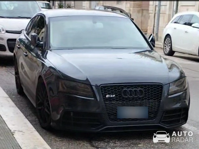 Audi RS5 B8 2012 spotted in Bitetto, Italy