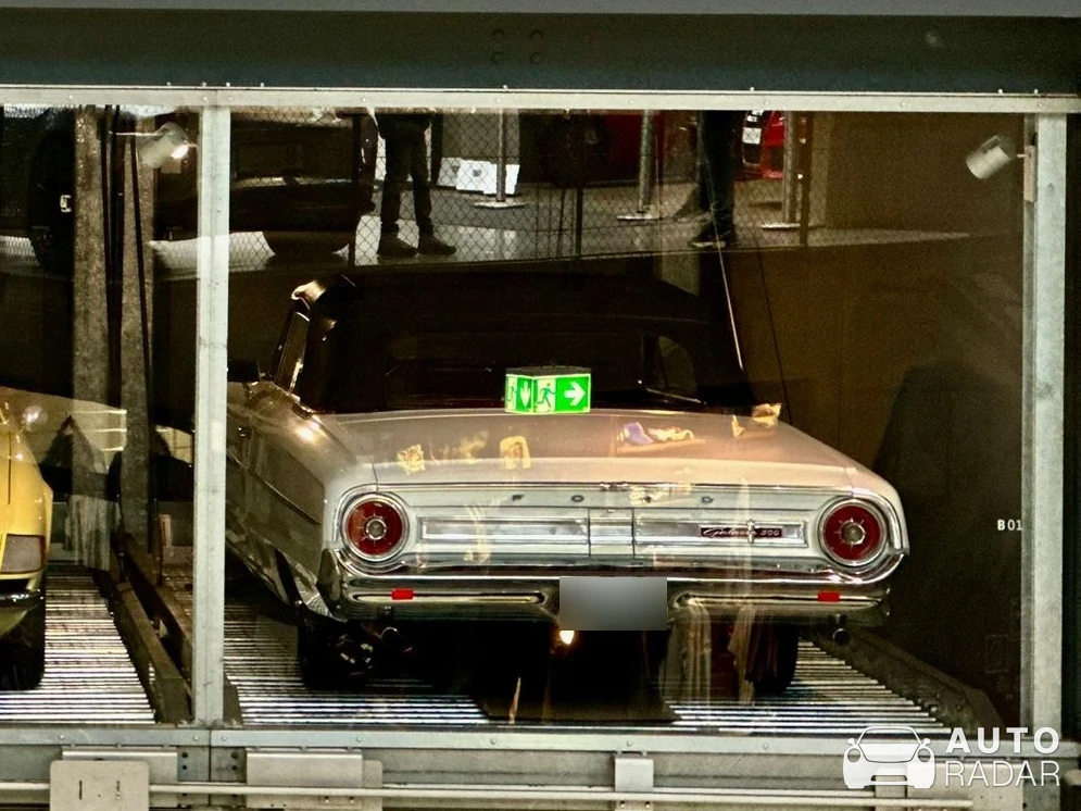 Ford Galaxie 500 Convertible spotted in Düsseldorf, Germany