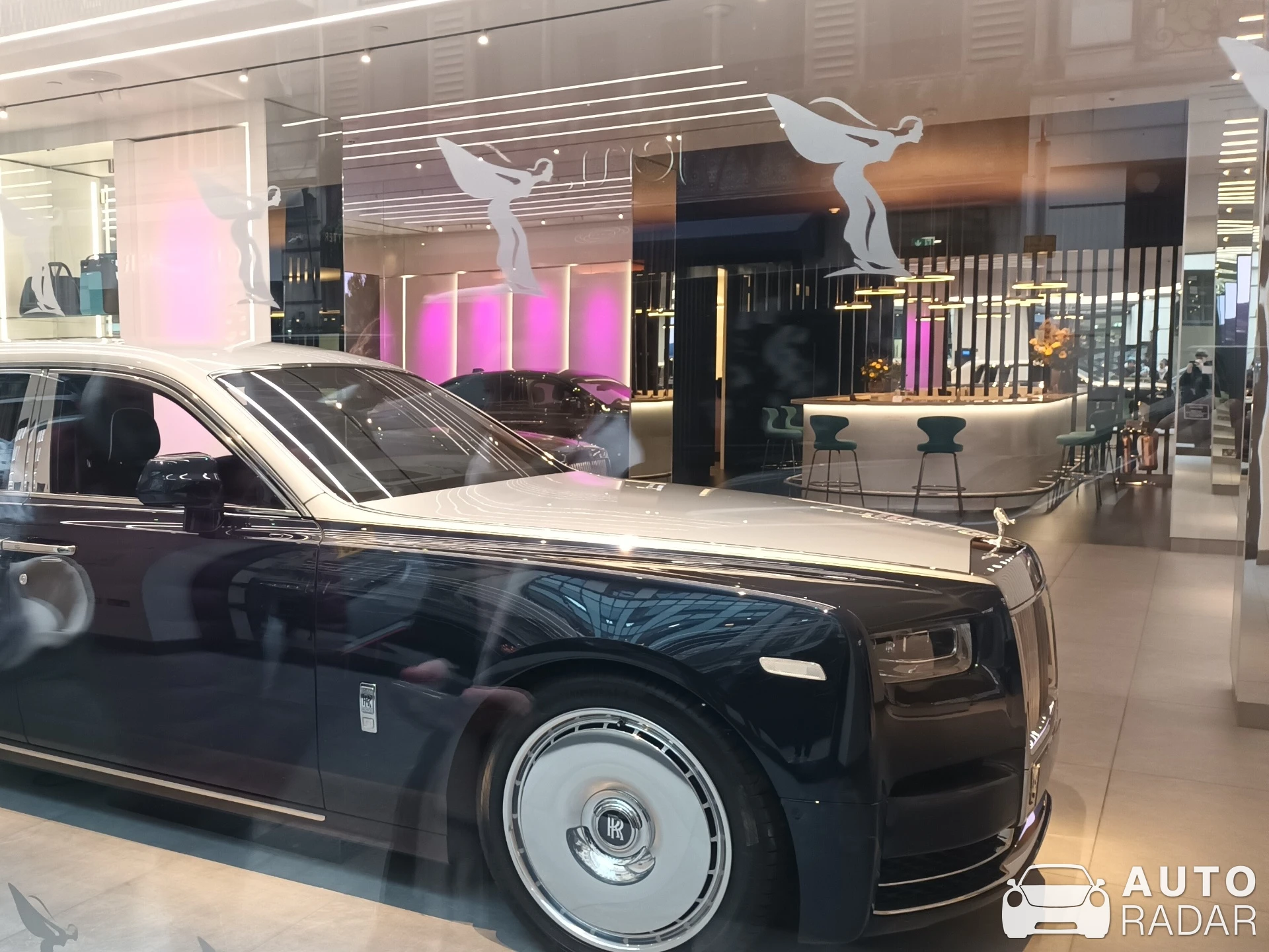 Rolls-Royce Phantom VIII spotted in Greater London, Reino Unido