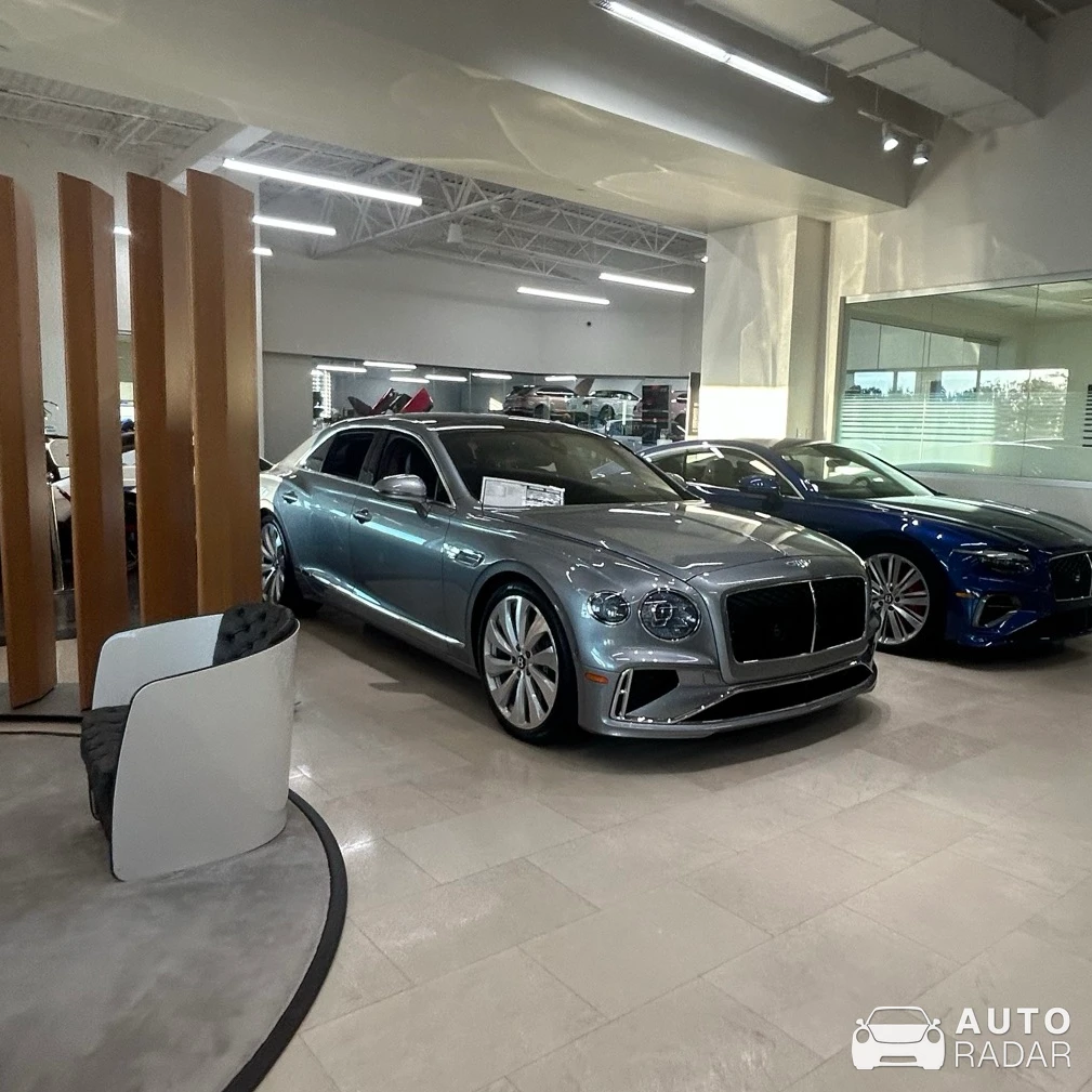Bentley Flying Spur V8 2021 spotted in Pinellas Park