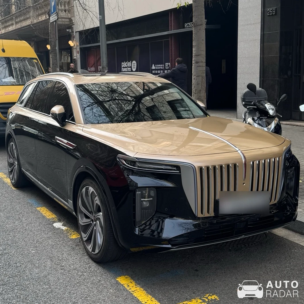 Hongqi E-HS9 spotted in Barcelona