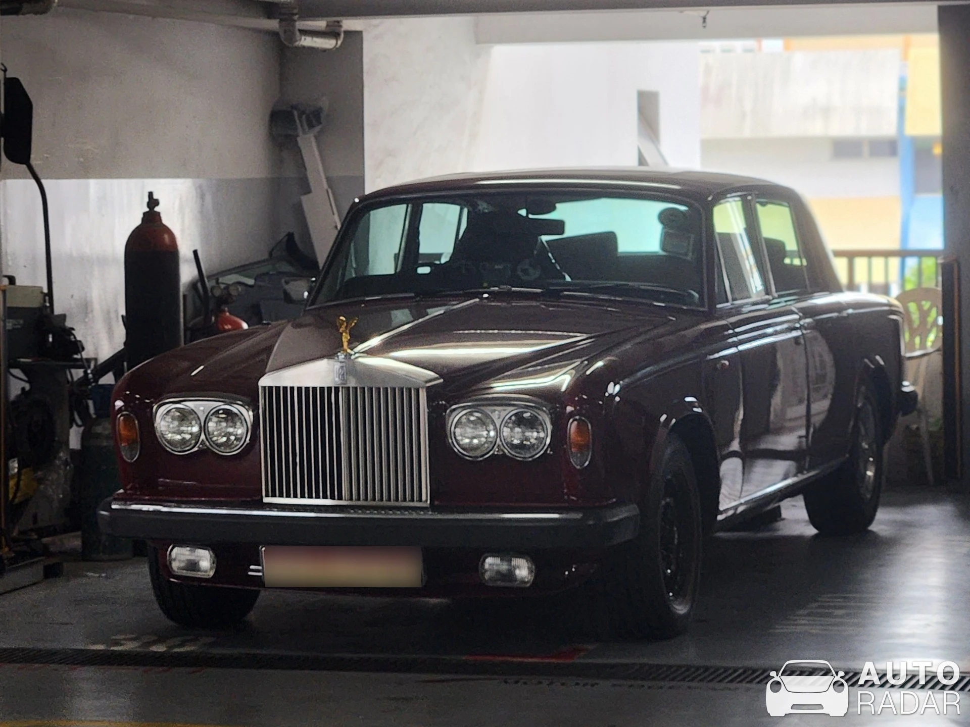 Rolls-Royce Silver Shadow II spotted in Singapore