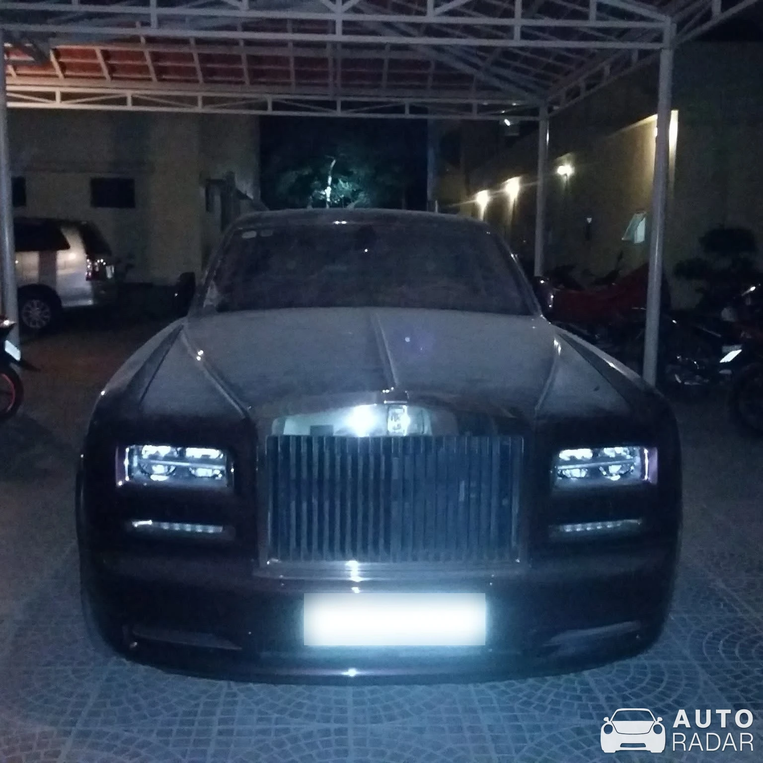 Rolls-Royce Phantom VII Series II spotted in Đồng Hới